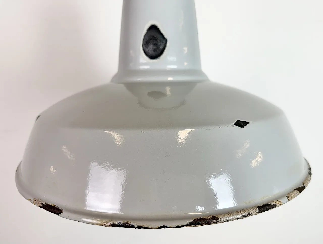Lampada a sospensione industriale di fabbrica in smalto grigio, anni '60 5