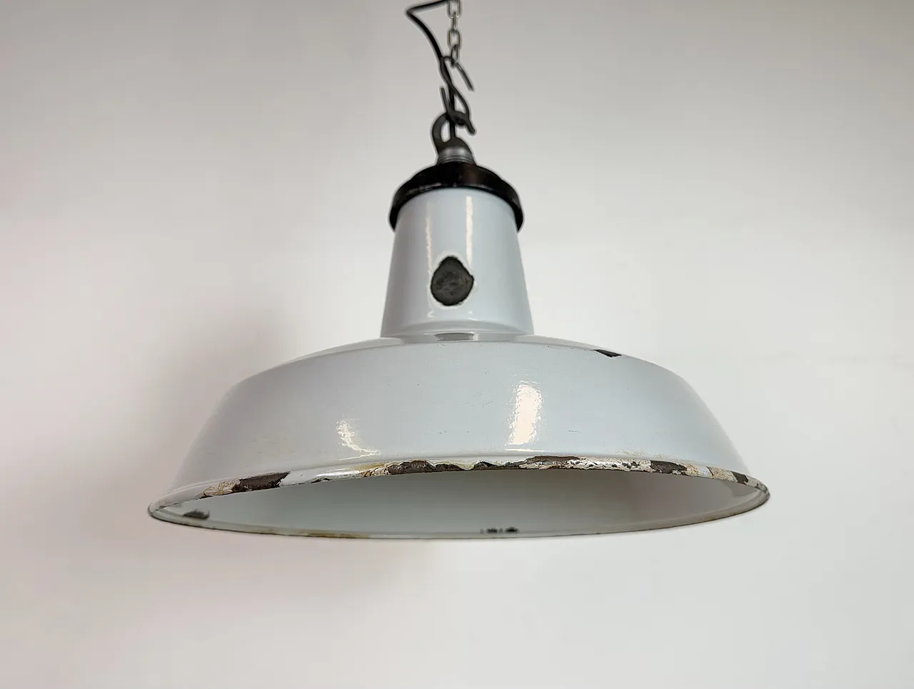 Lampada a sospensione industriale di fabbrica in smalto grigio, anni '60 8