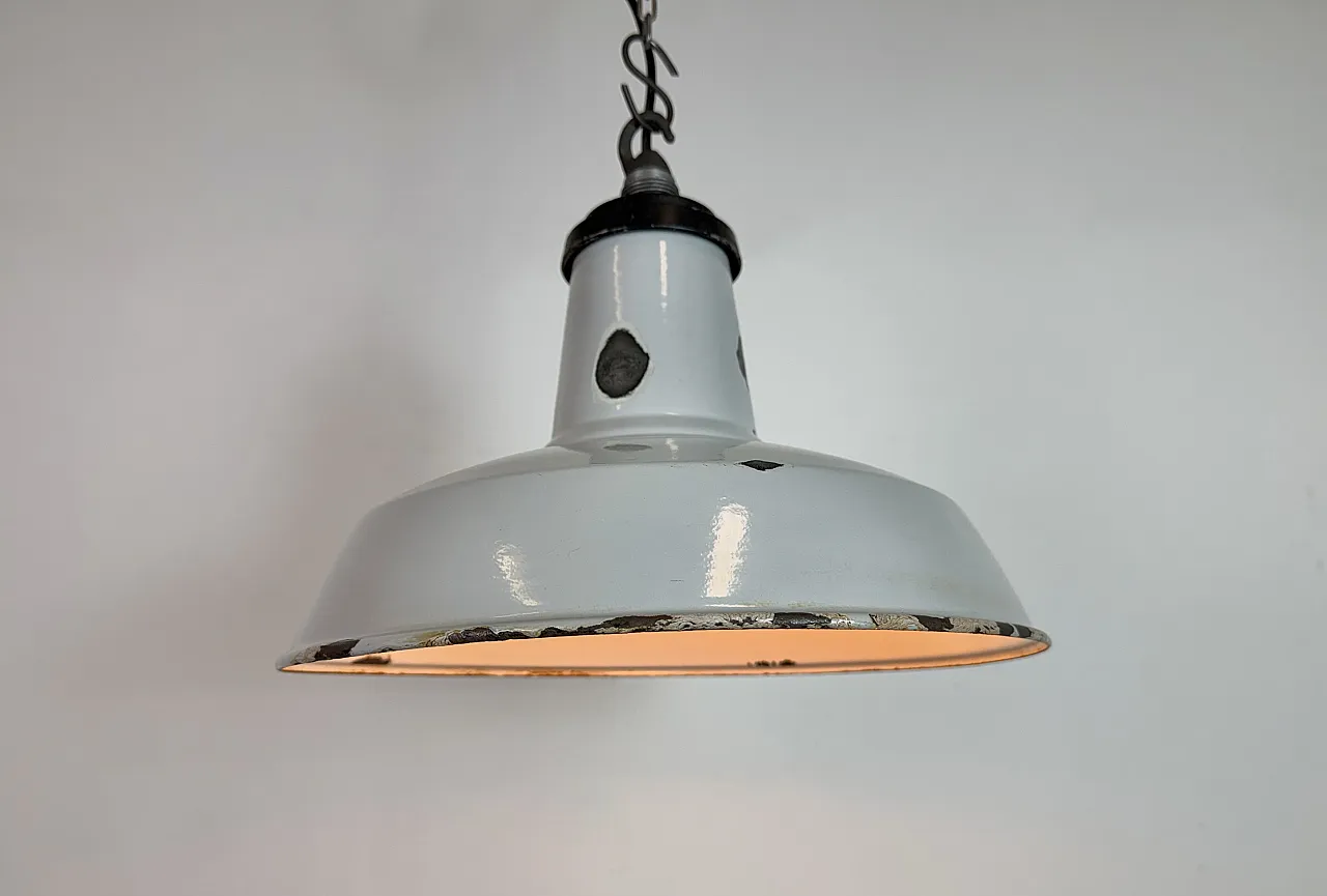 Lampada a sospensione industriale di fabbrica in smalto grigio, anni '60 9