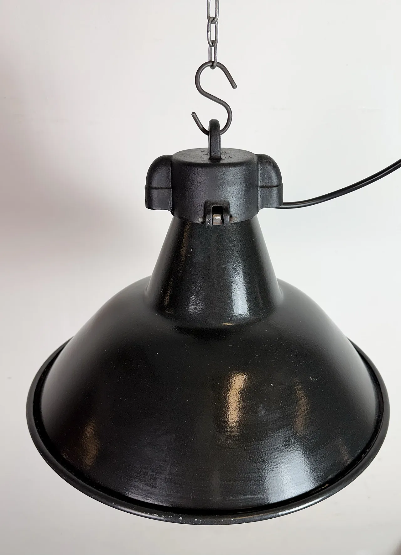 Set of 4 Industrial Black Enamel Factory Lamps with Cast Iron Top, 195 12