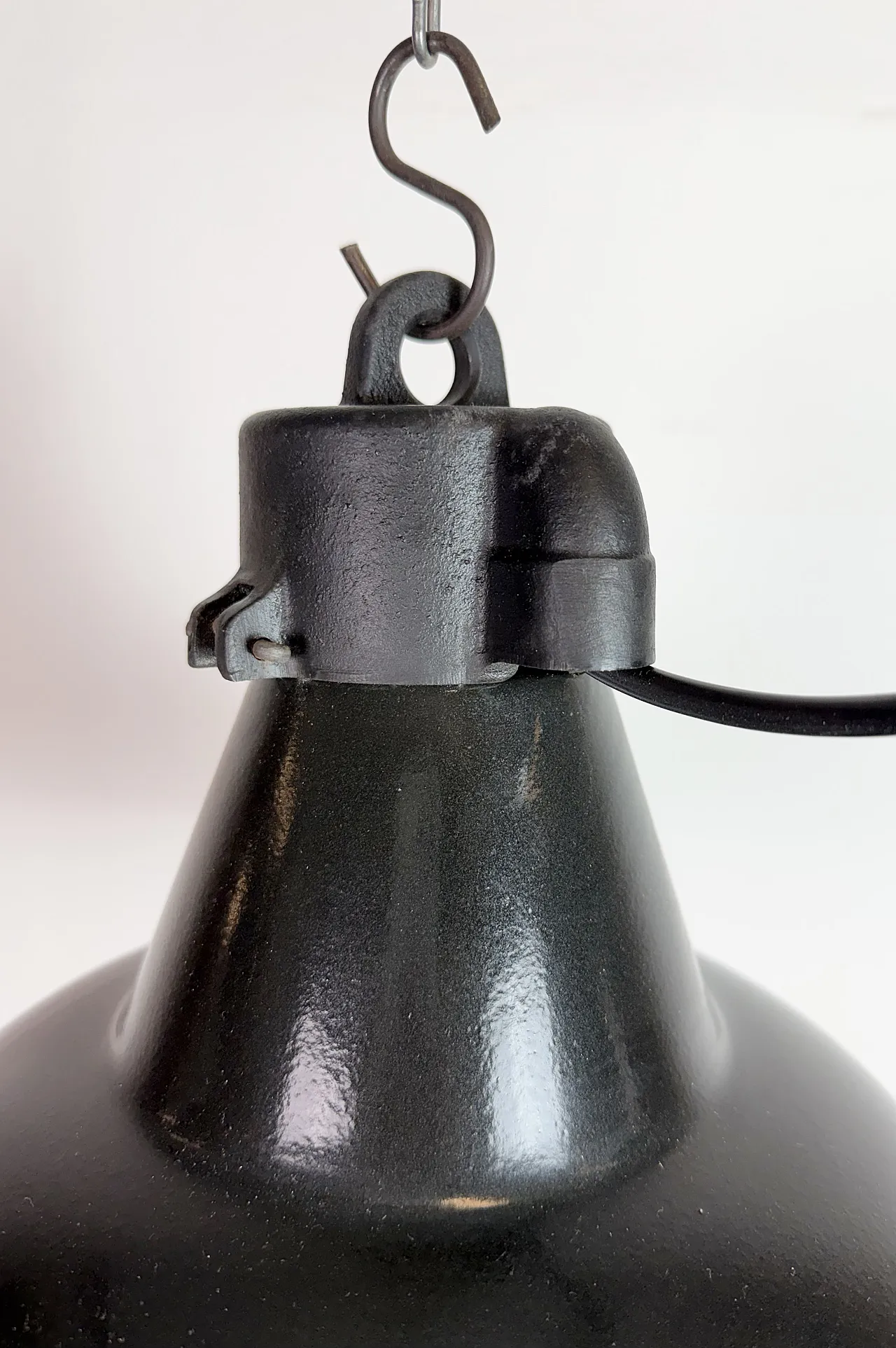 Set of 4 Industrial Black Enamel Factory Lamps with Cast Iron Top, 195 14