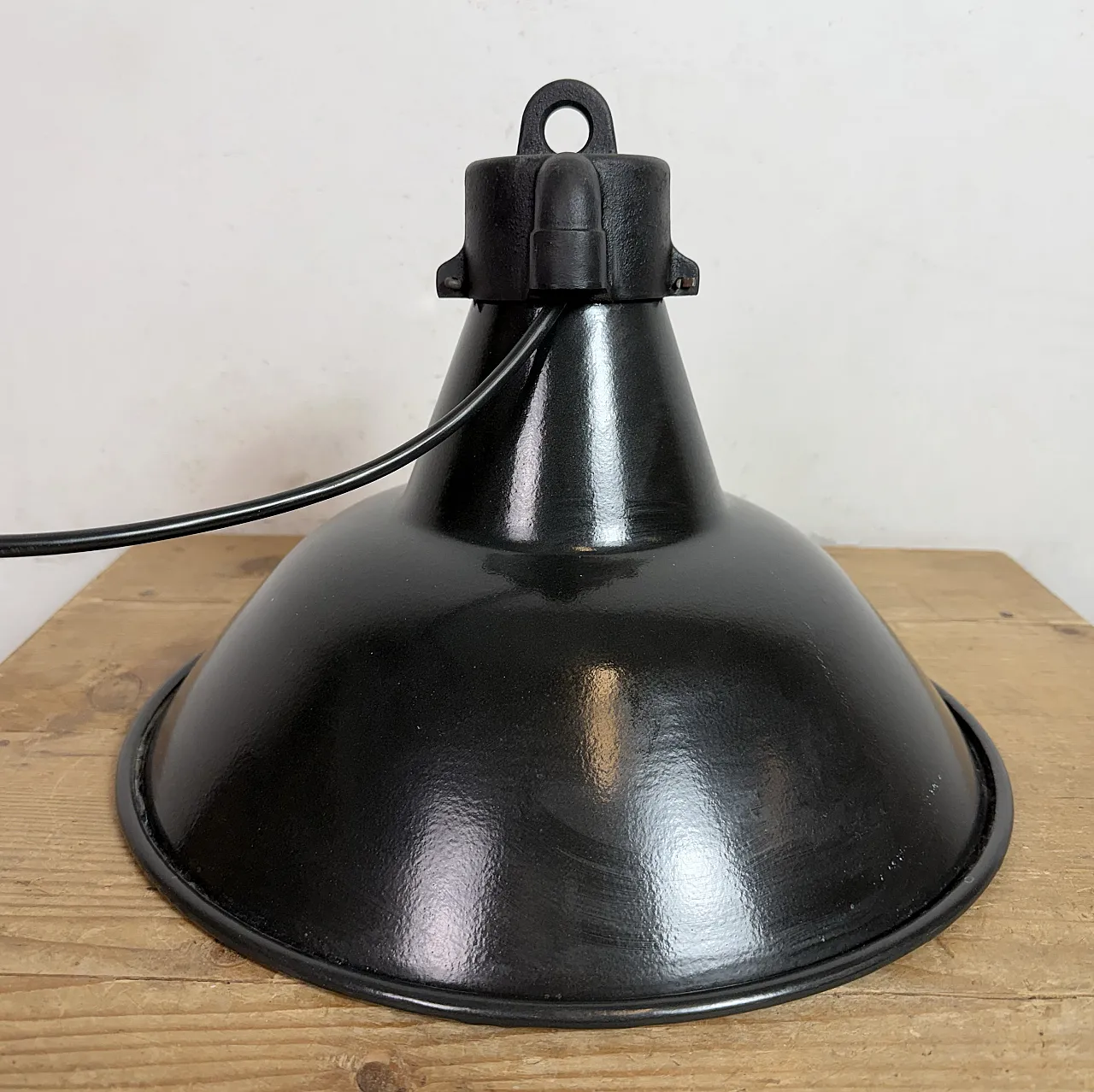 Set of 4 Industrial Black Enamel Factory Lamps with Cast Iron Top, 195 21