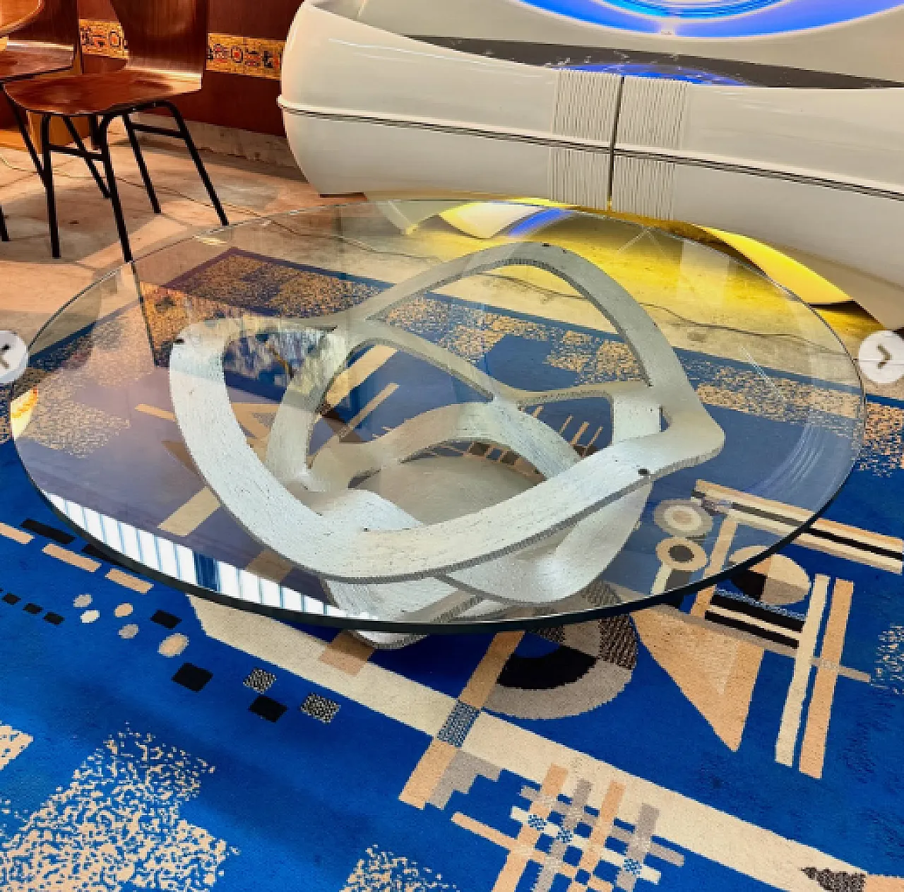 Tavolino in vetro e ferro verniciato e curvato, anni '70 3