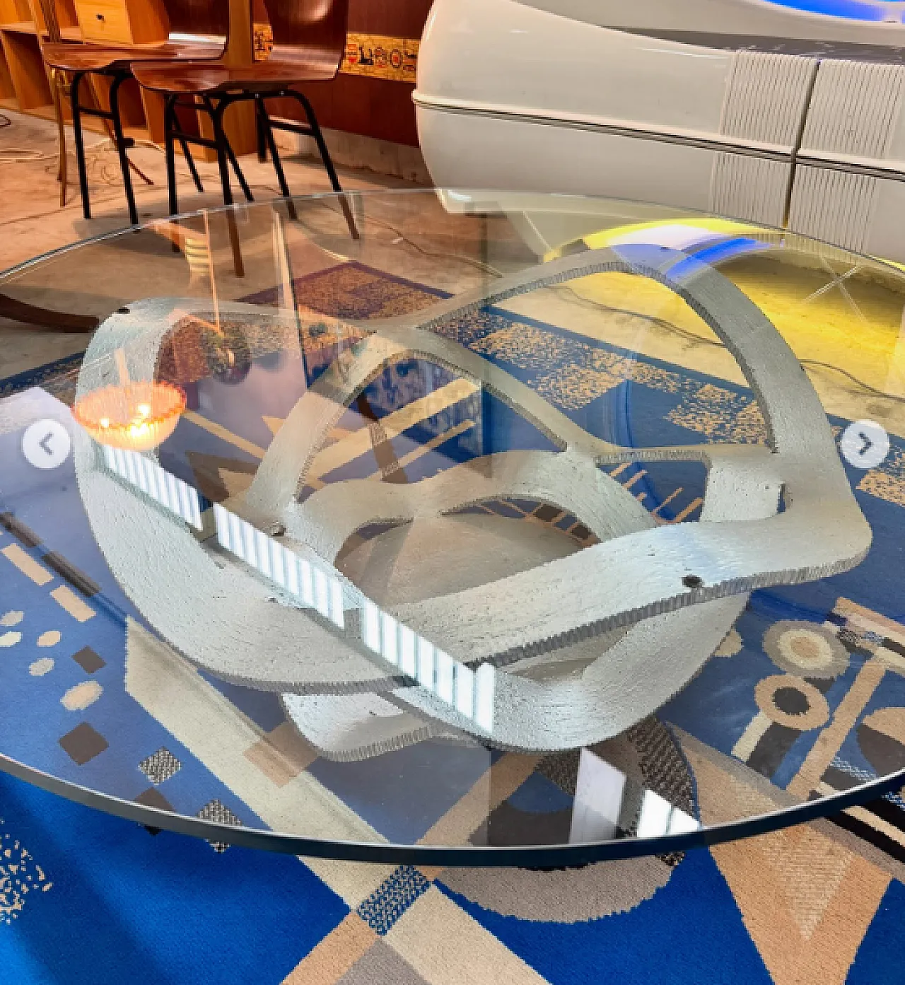 Tavolino in vetro e ferro verniciato e curvato, anni '70 5