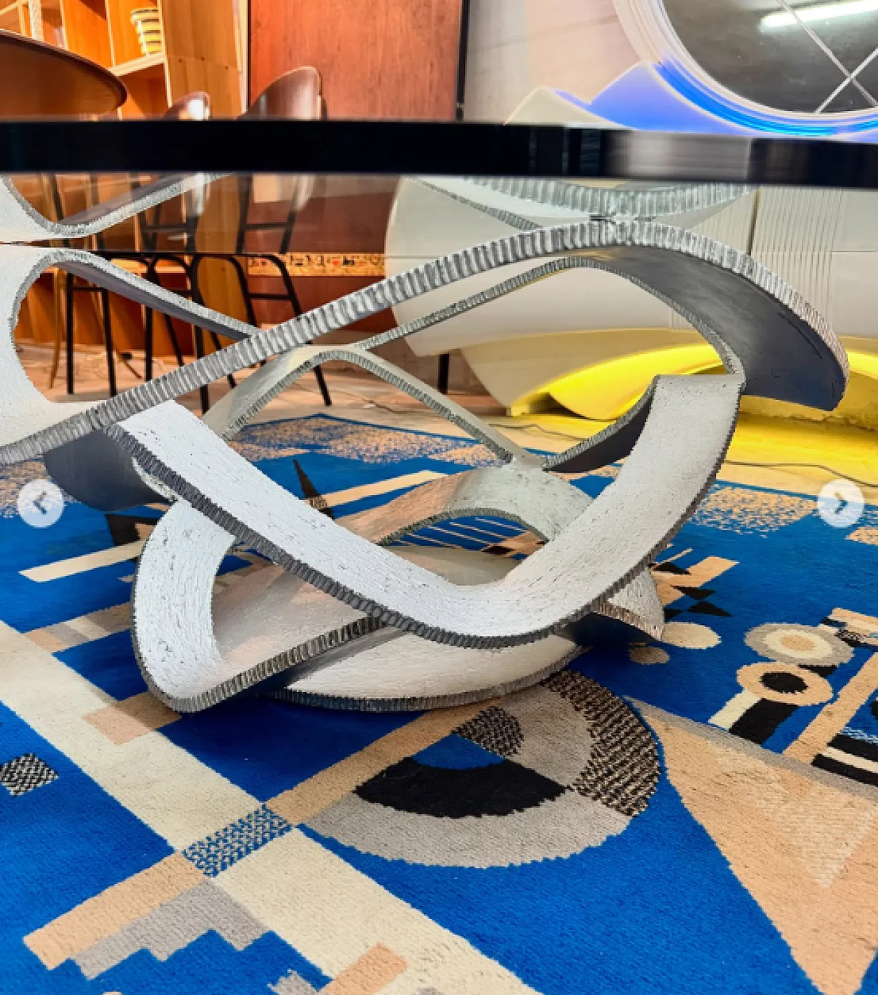 Tavolino in vetro e ferro verniciato e curvato, anni '70 6