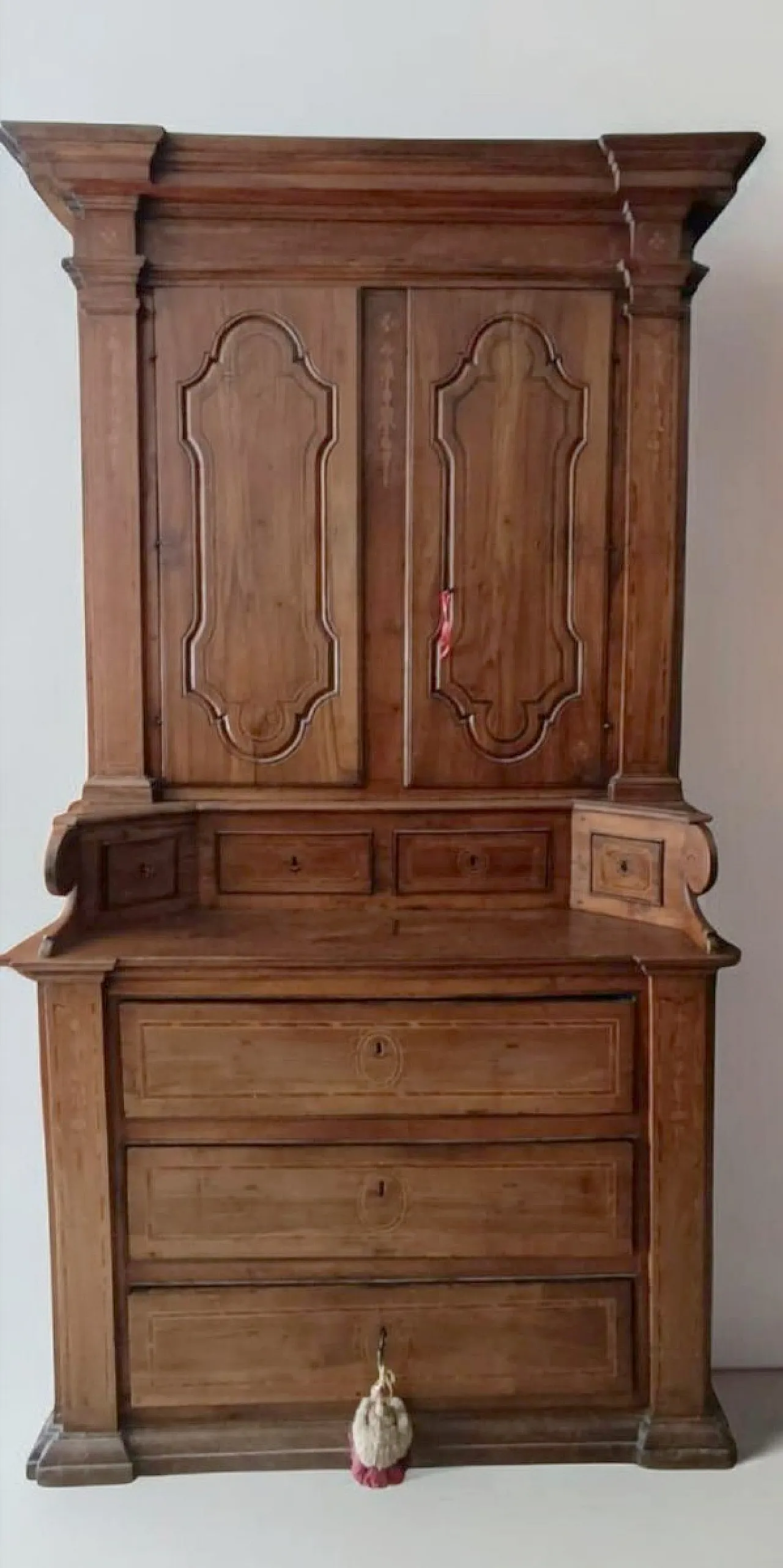 Wooden sacristy sideboard with shelf, 18th century 1