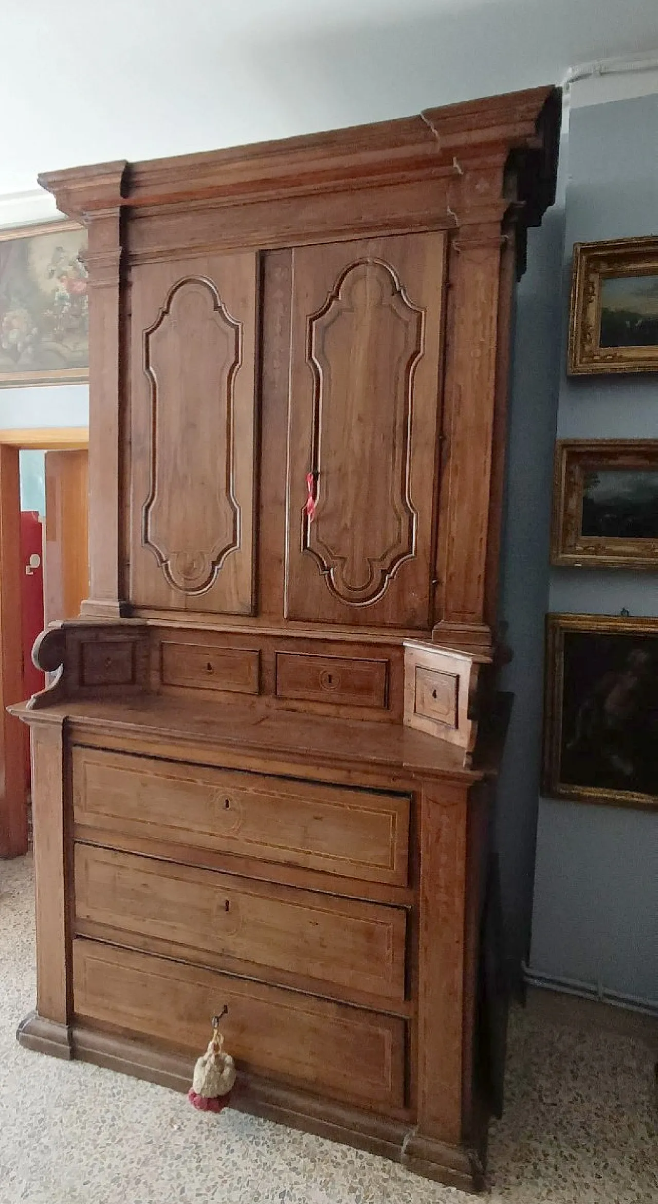 Wooden sacristy sideboard with shelf, 18th century 2