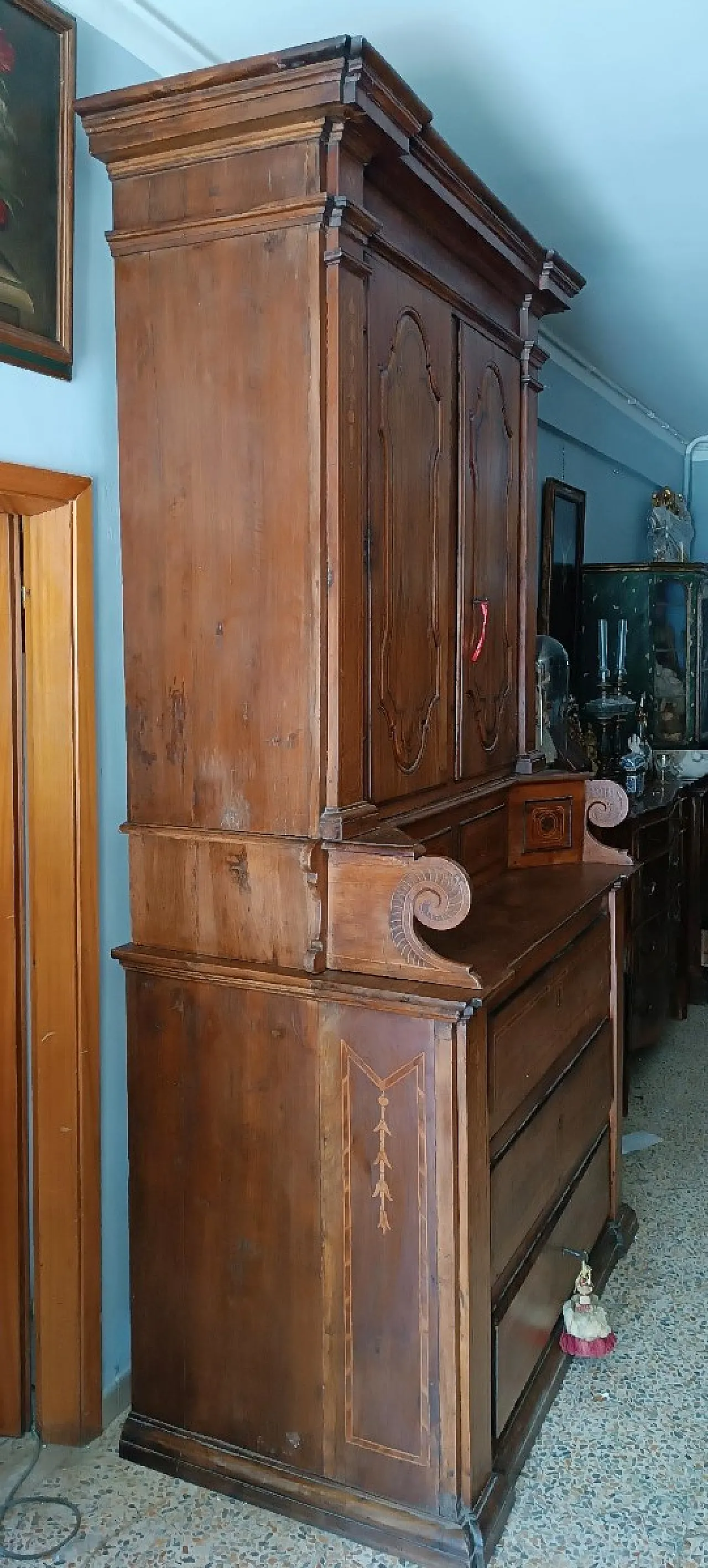 Wooden sacristy sideboard with shelf, 18th century 3