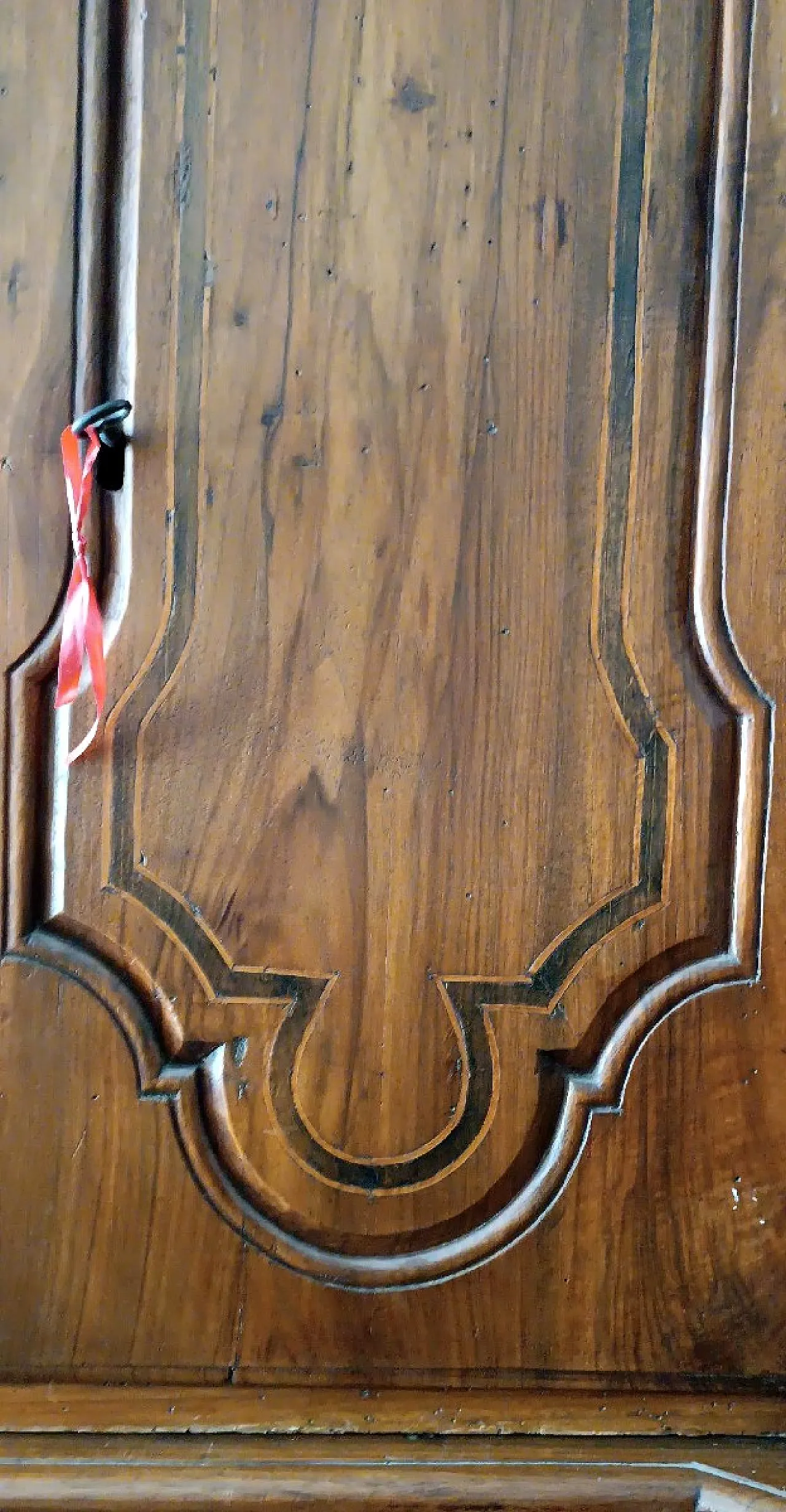 Wooden sacristy sideboard with shelf, 18th century 7