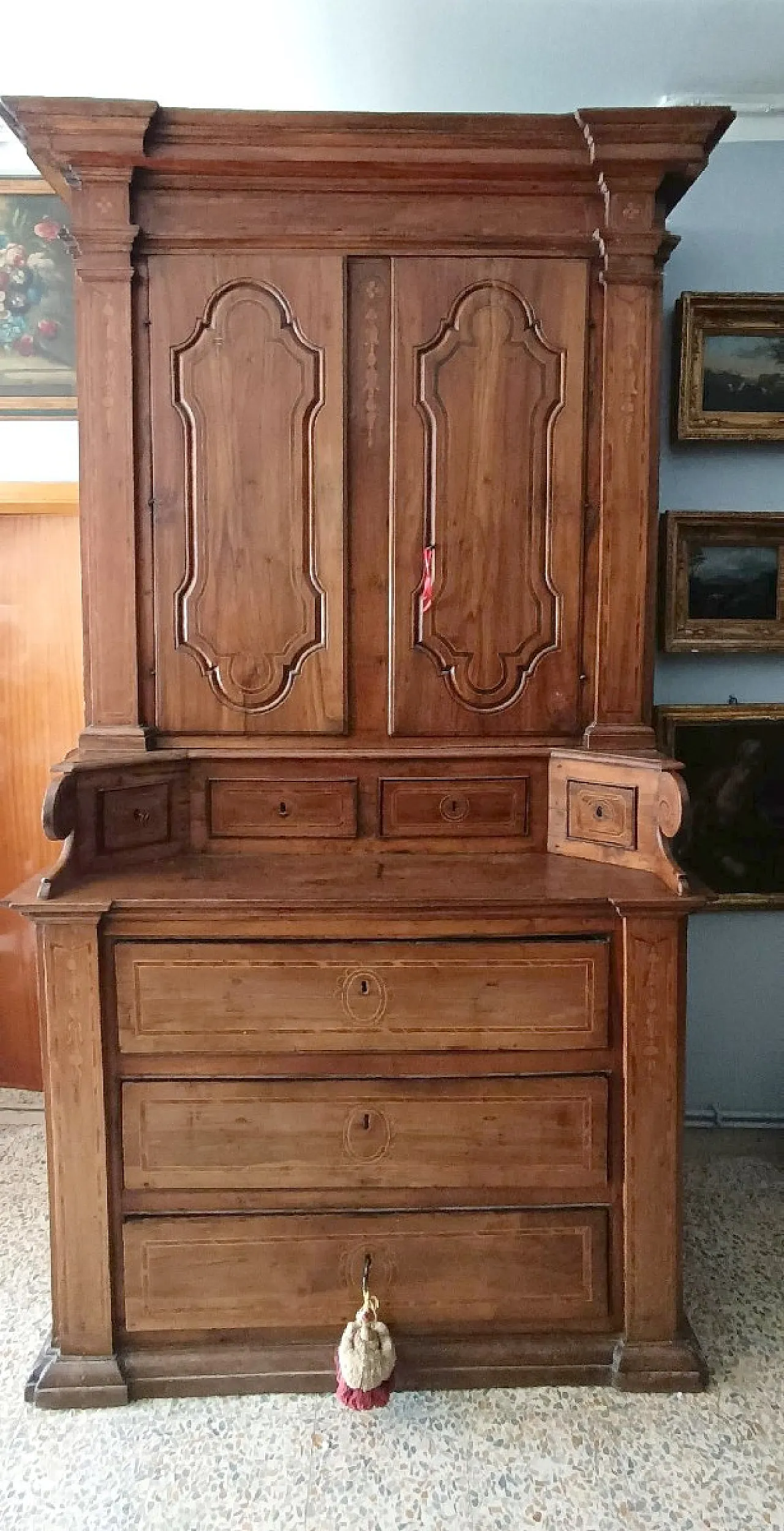 Wooden sacristy sideboard with shelf, 18th century 9