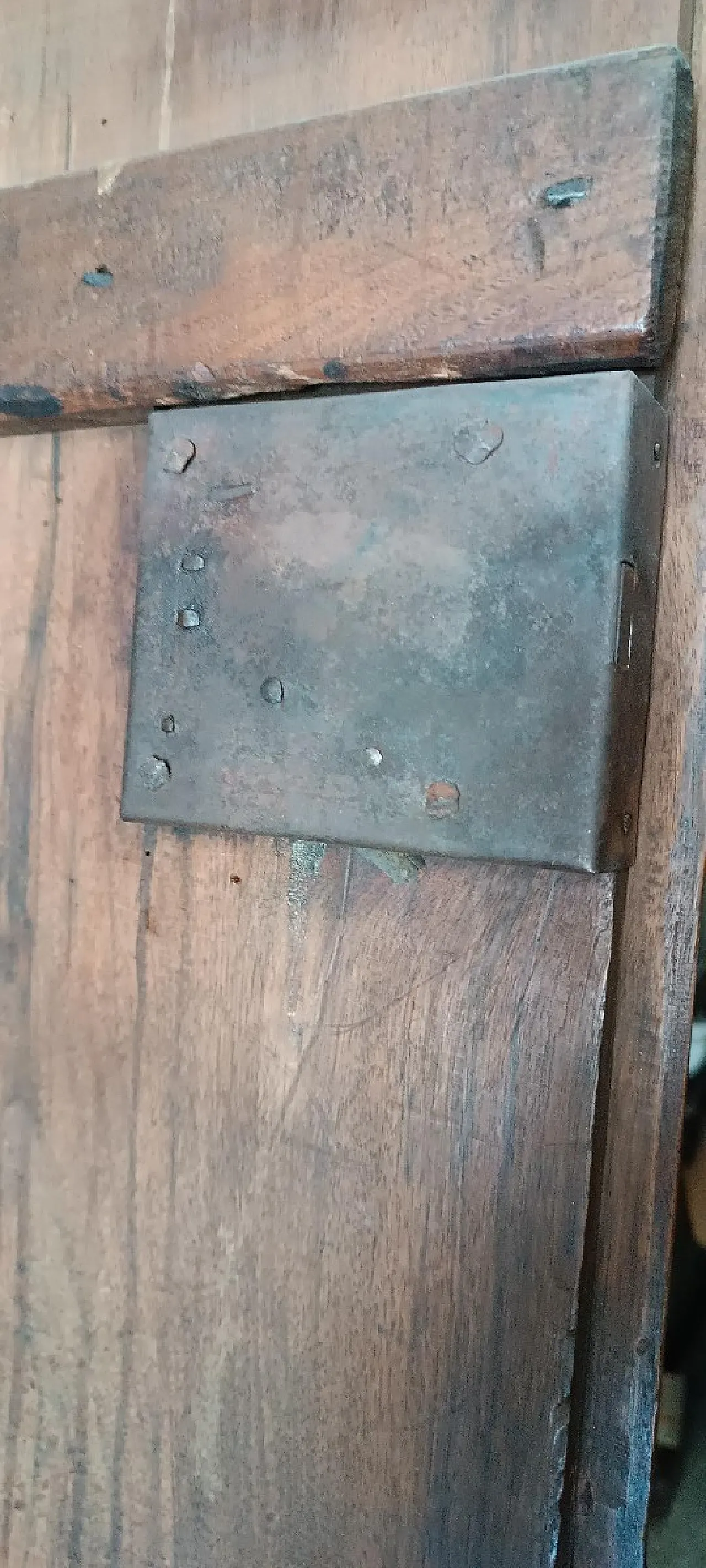Wooden sacristy sideboard with shelf, 18th century 11