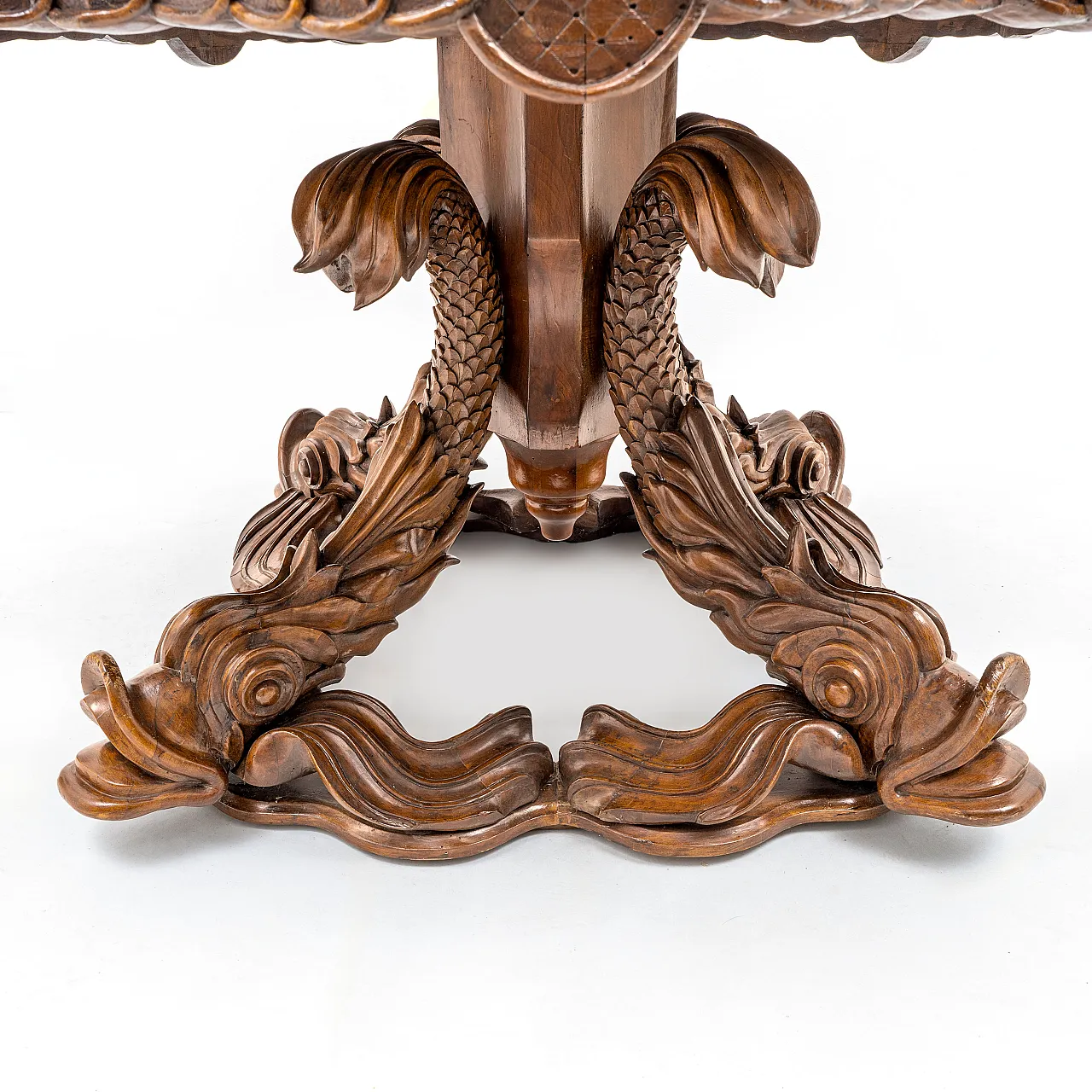 Henry Eyles  style Victorian Walnut Center Table England, 19th century 4