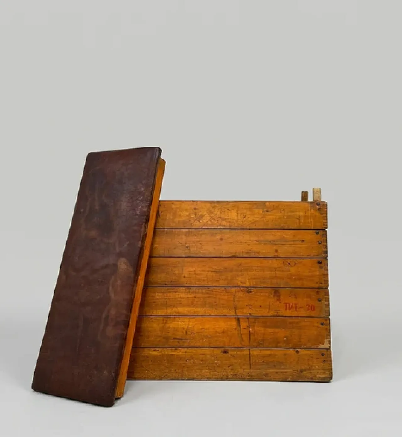 Scatola da volteggio per palestra in legno e pelle, anni '40 2