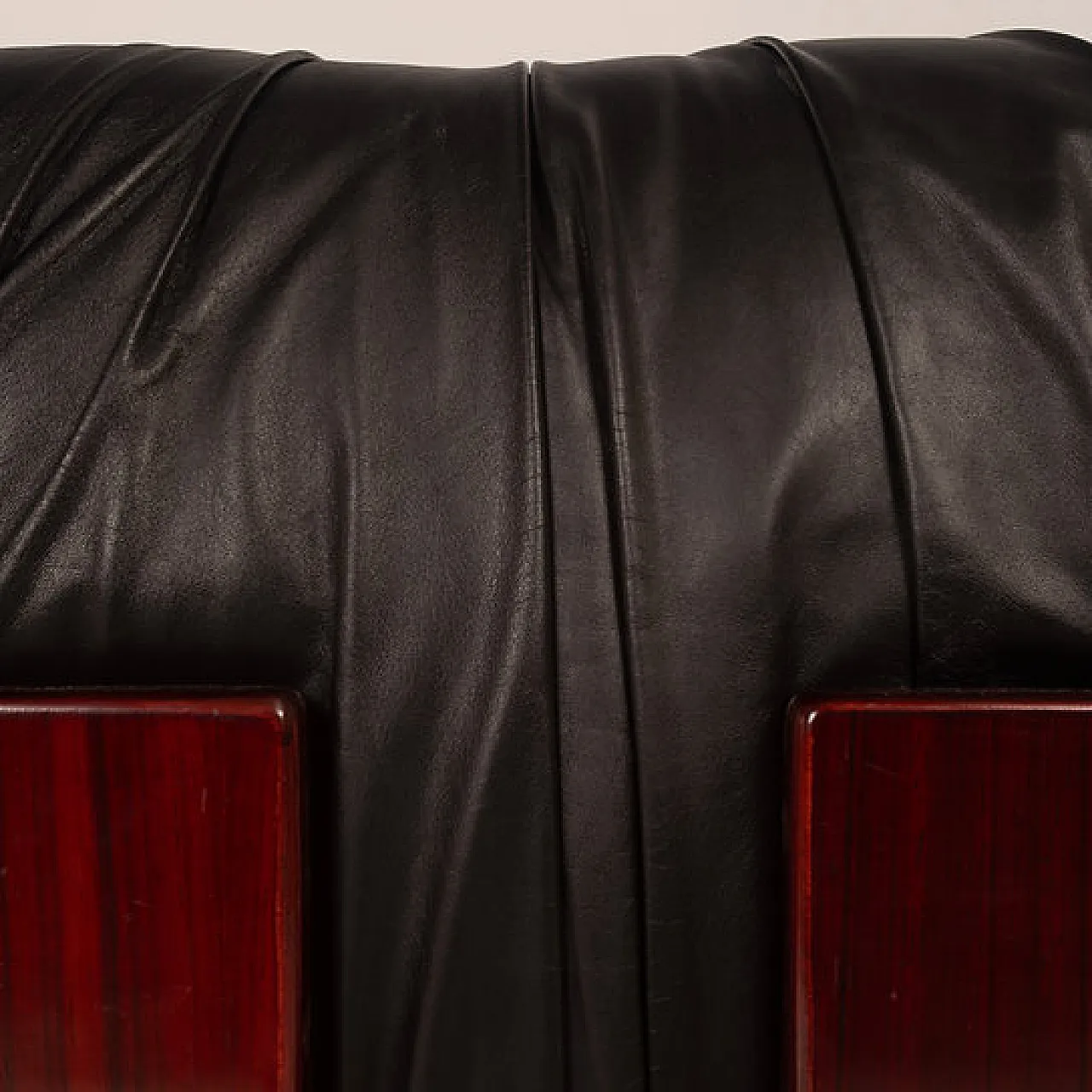 Pouf Dragone in pelle e padouk, anni '70 5