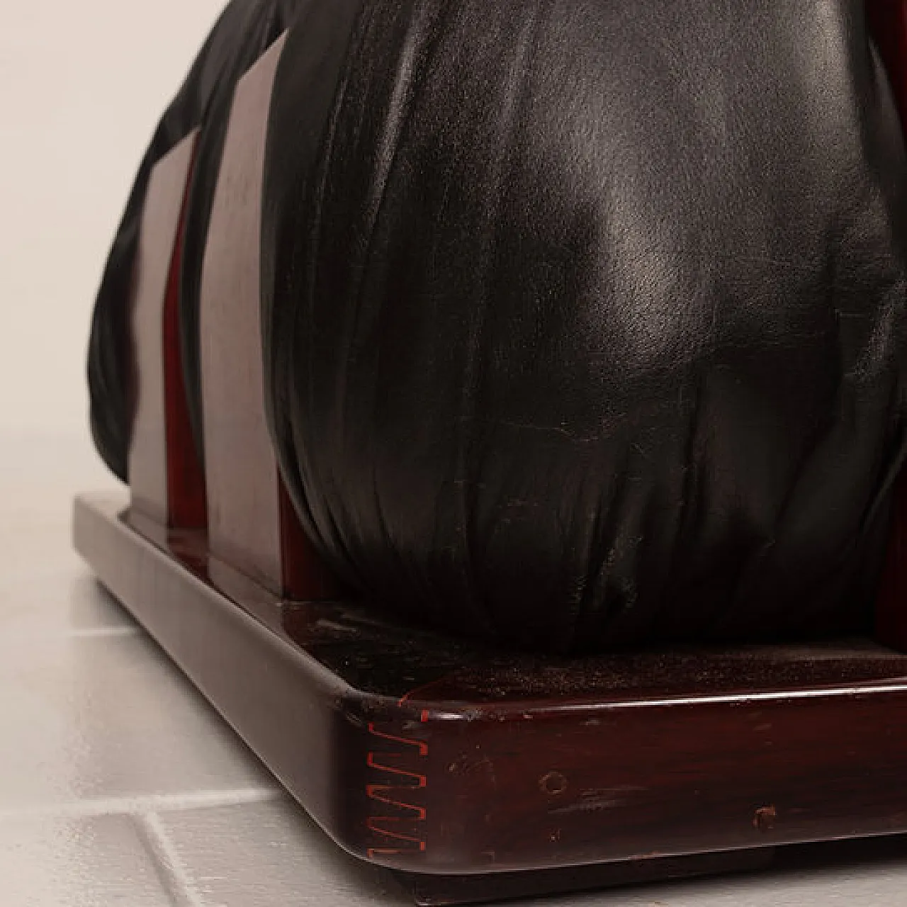 Pouf Dragone in pelle e padouk, anni '70 6