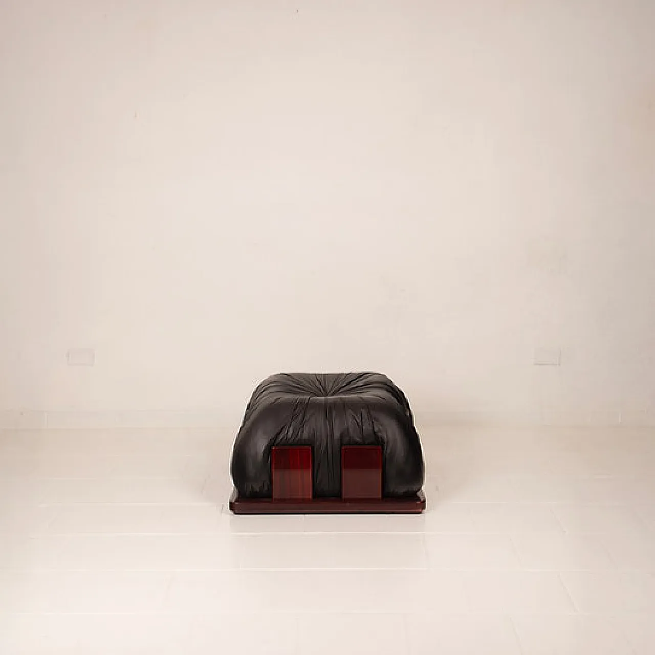 Pouf Dragone in pelle e padouk, anni '70 7