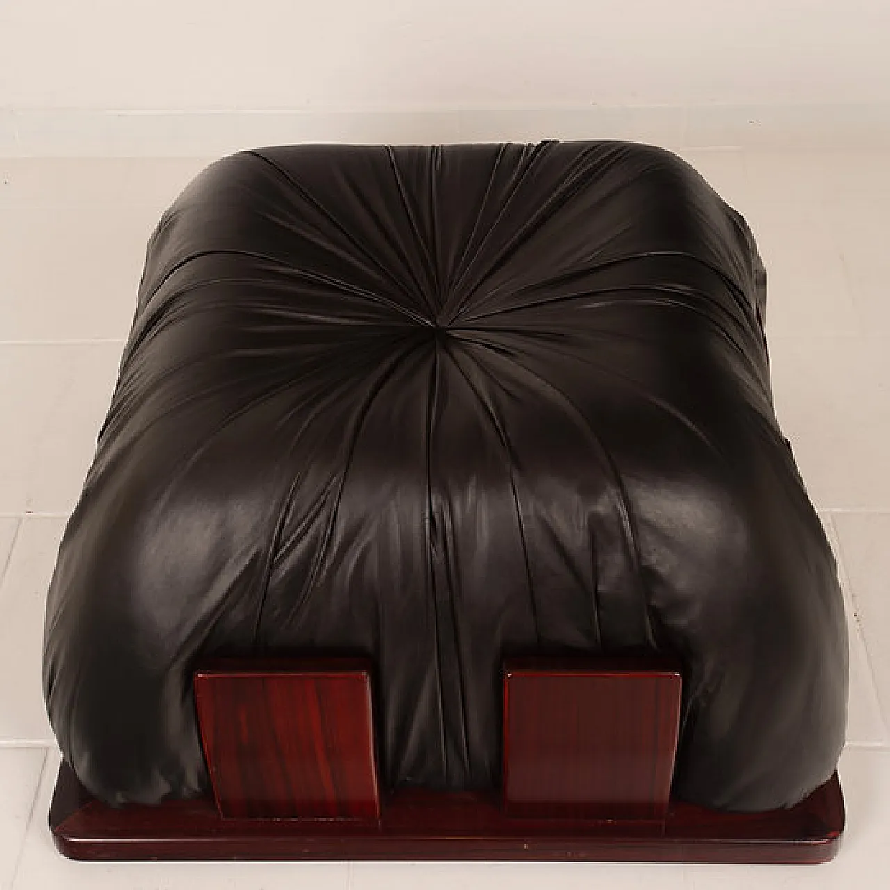 Pouf Dragone in pelle e padouk, anni '70 8