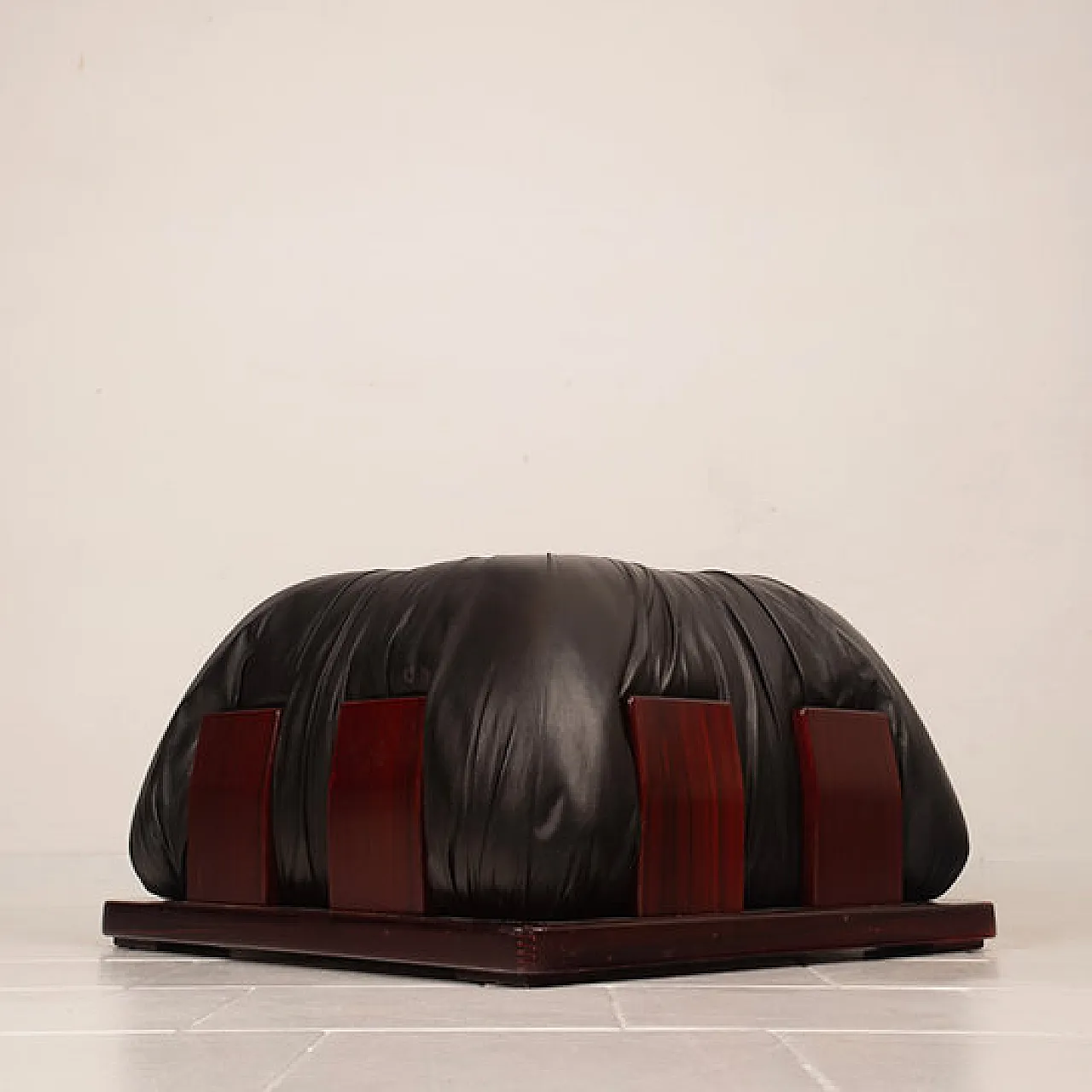 Pouf Dragone in pelle e padouk, anni '70 9