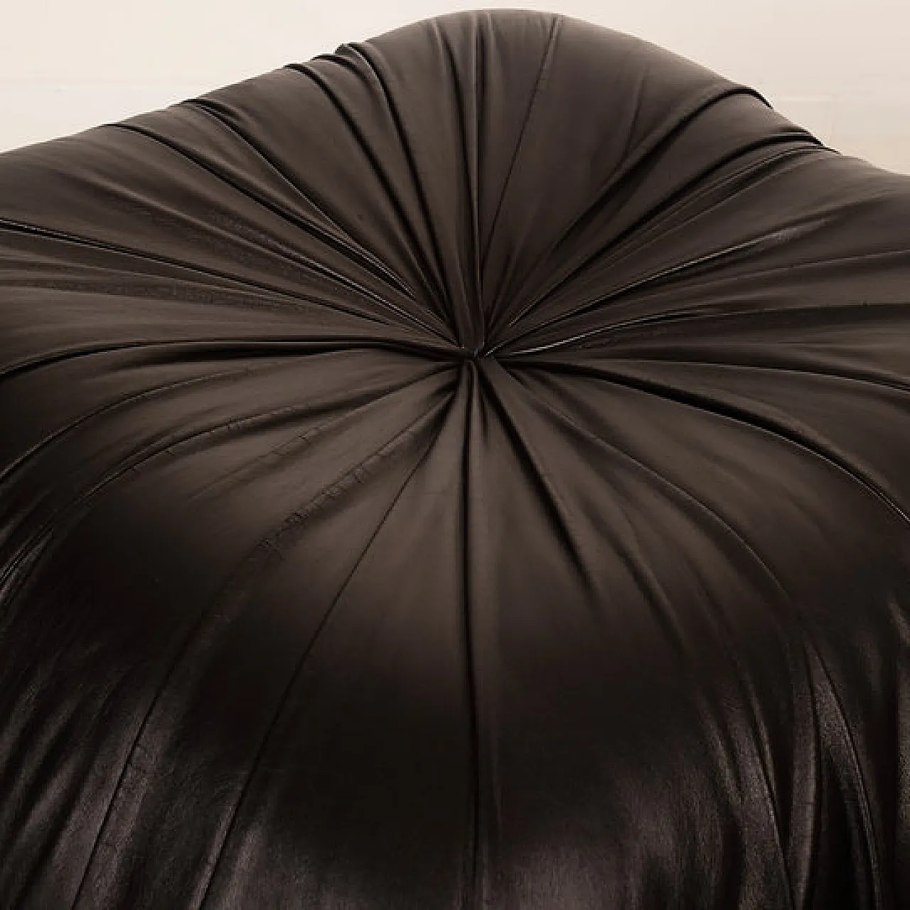 Pouf Dragone in pelle e padouk, anni '70 11