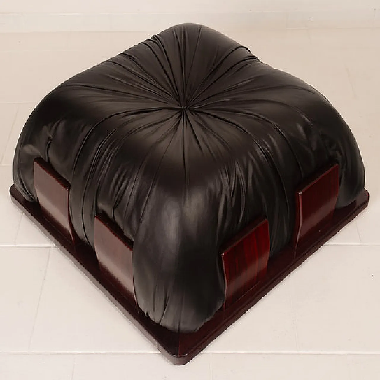 Pouf Dragone in pelle e padouk, anni '70 13