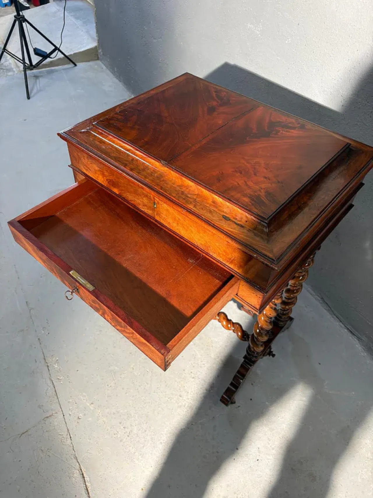 Tavolo da cucito in legno con cassetto, '900 4