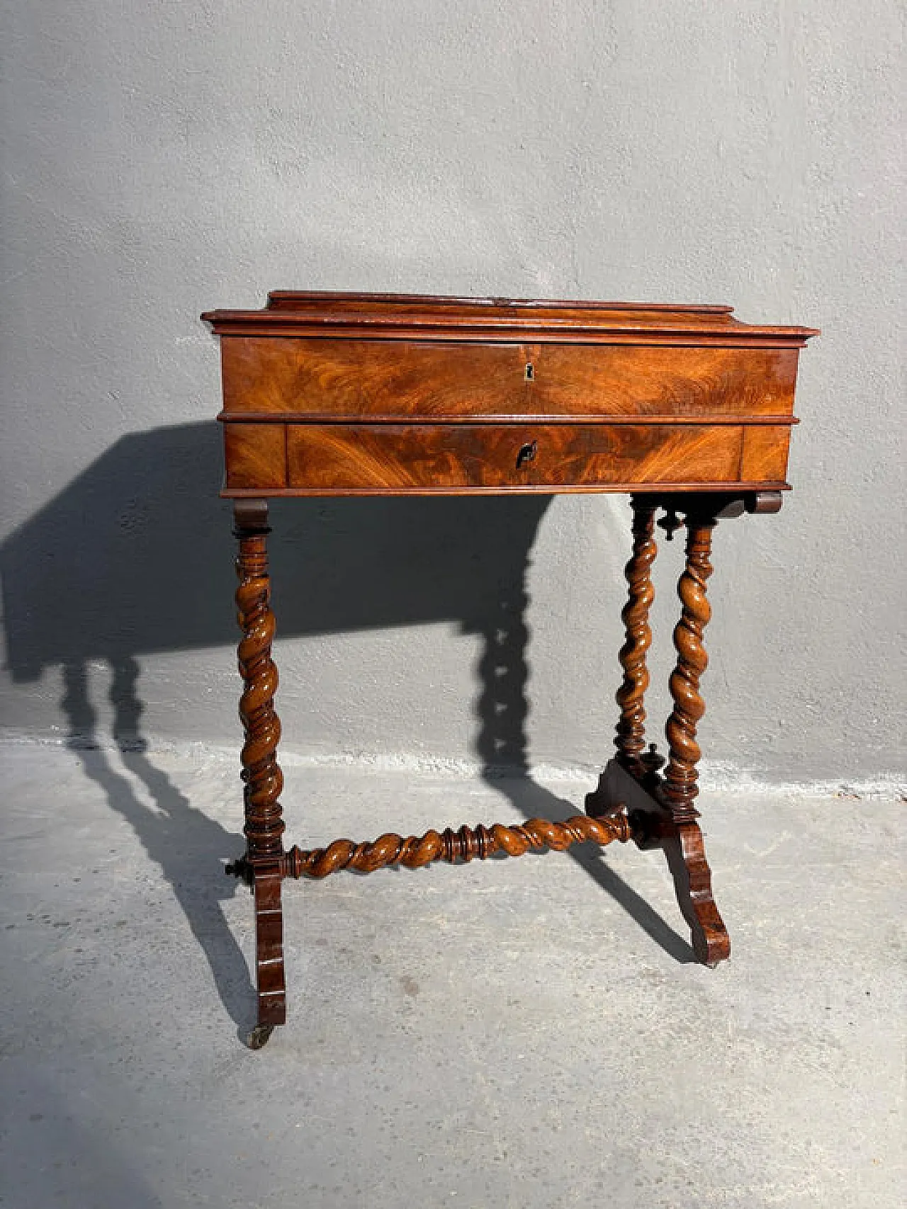 Tavolo da cucito in legno con cassetto, '900 5