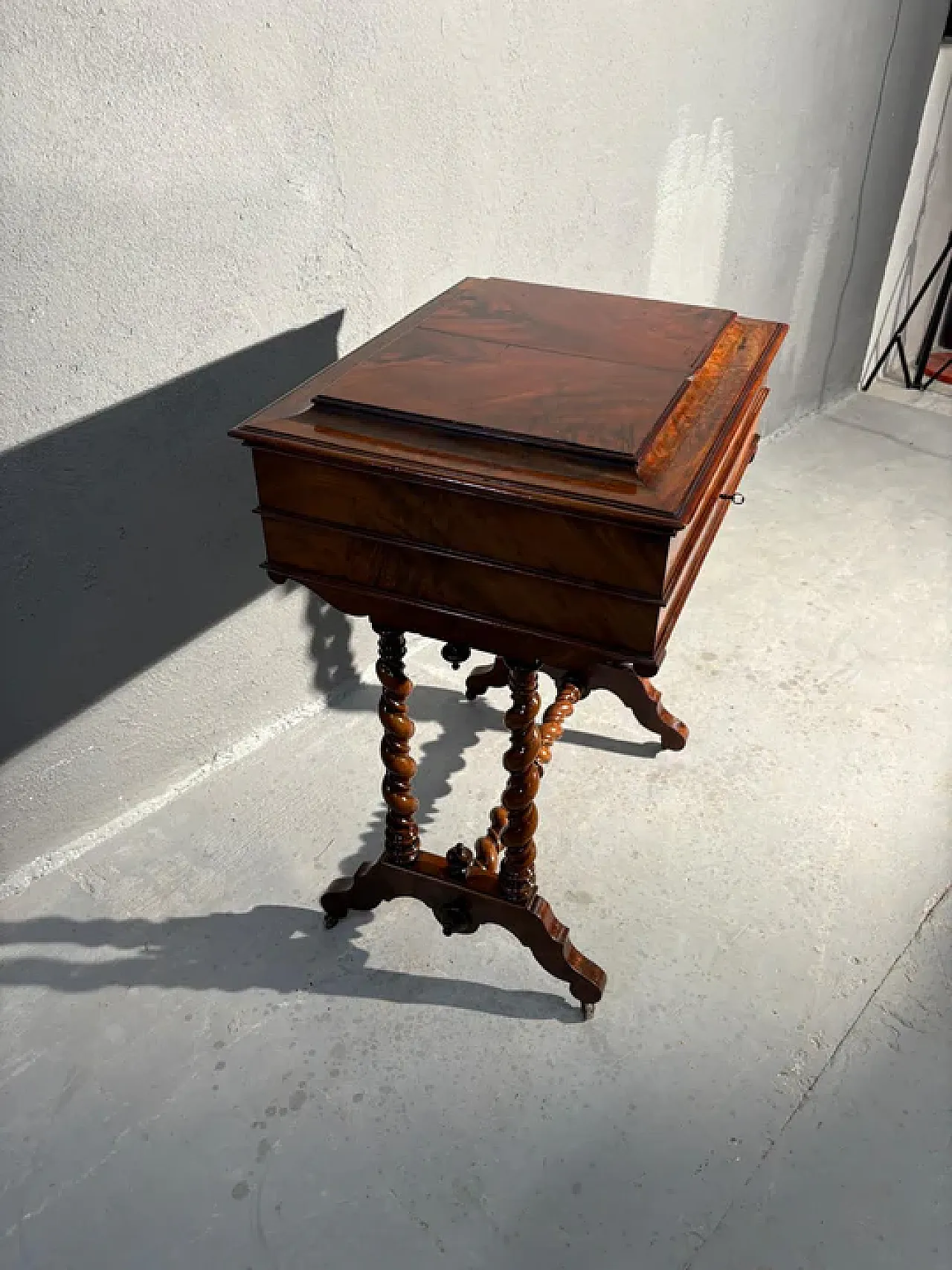 Tavolo da cucito in legno con cassetto, '900 6