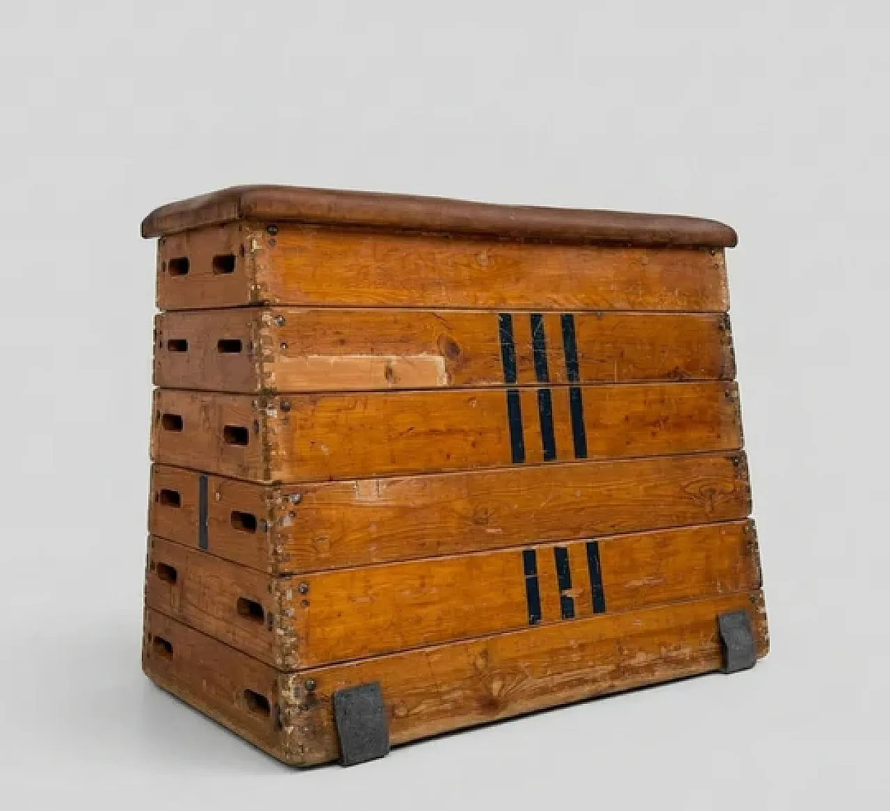 Gym vaulting box in wood and leather, mid-20th century 2
