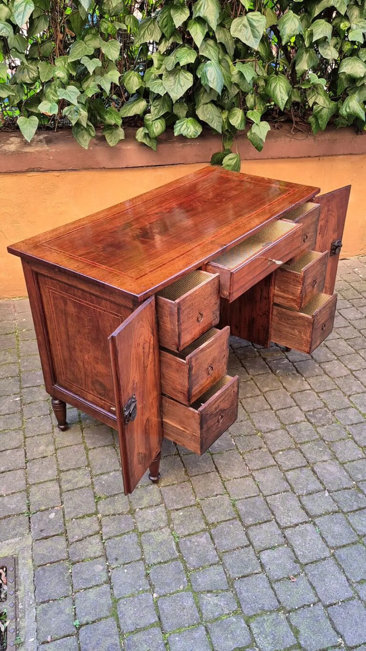 Scrivania Luigi XVI in legno intarsiato, fine '700 3