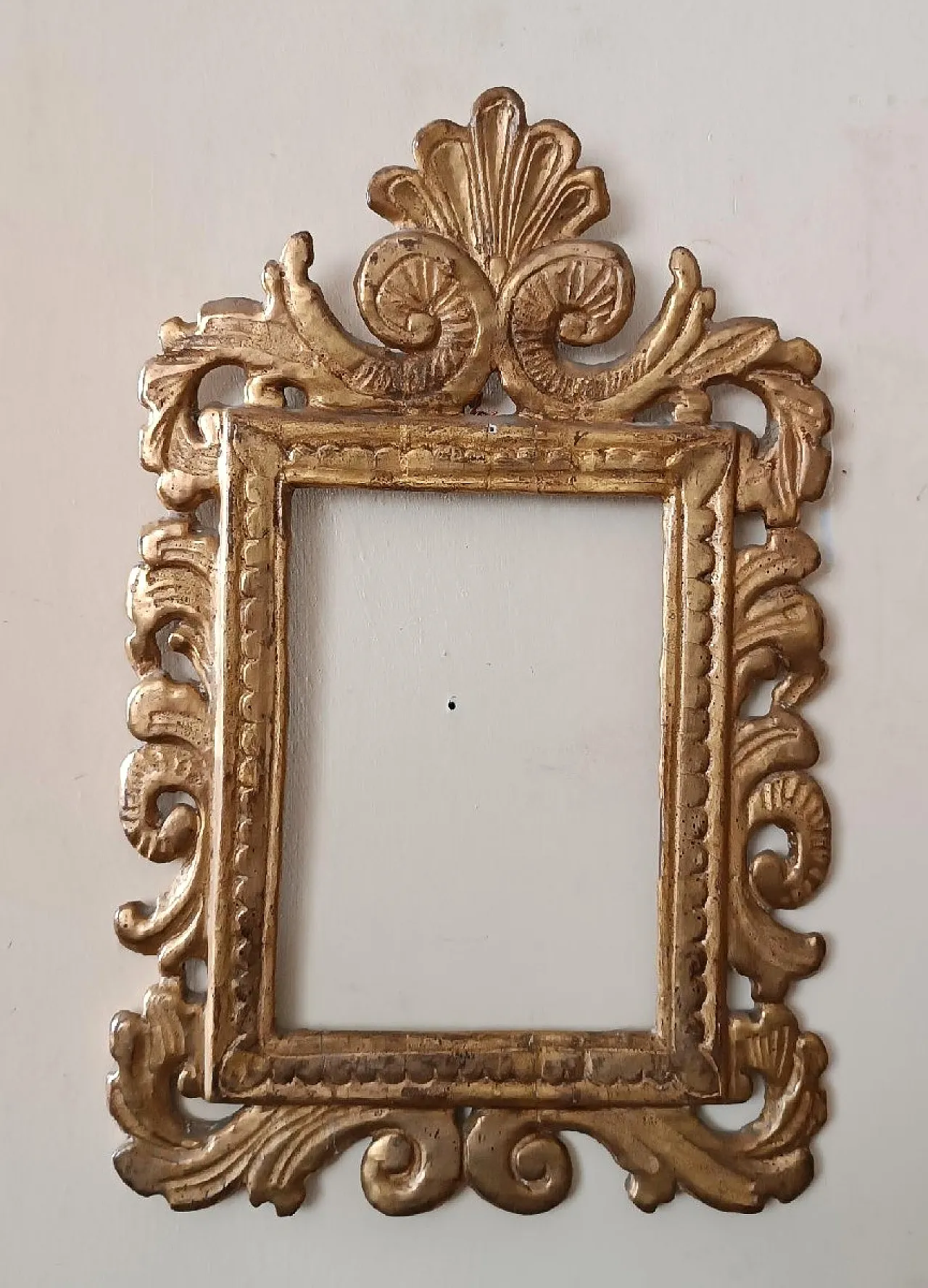 Carved and gilded wooden frame, 18th century 1