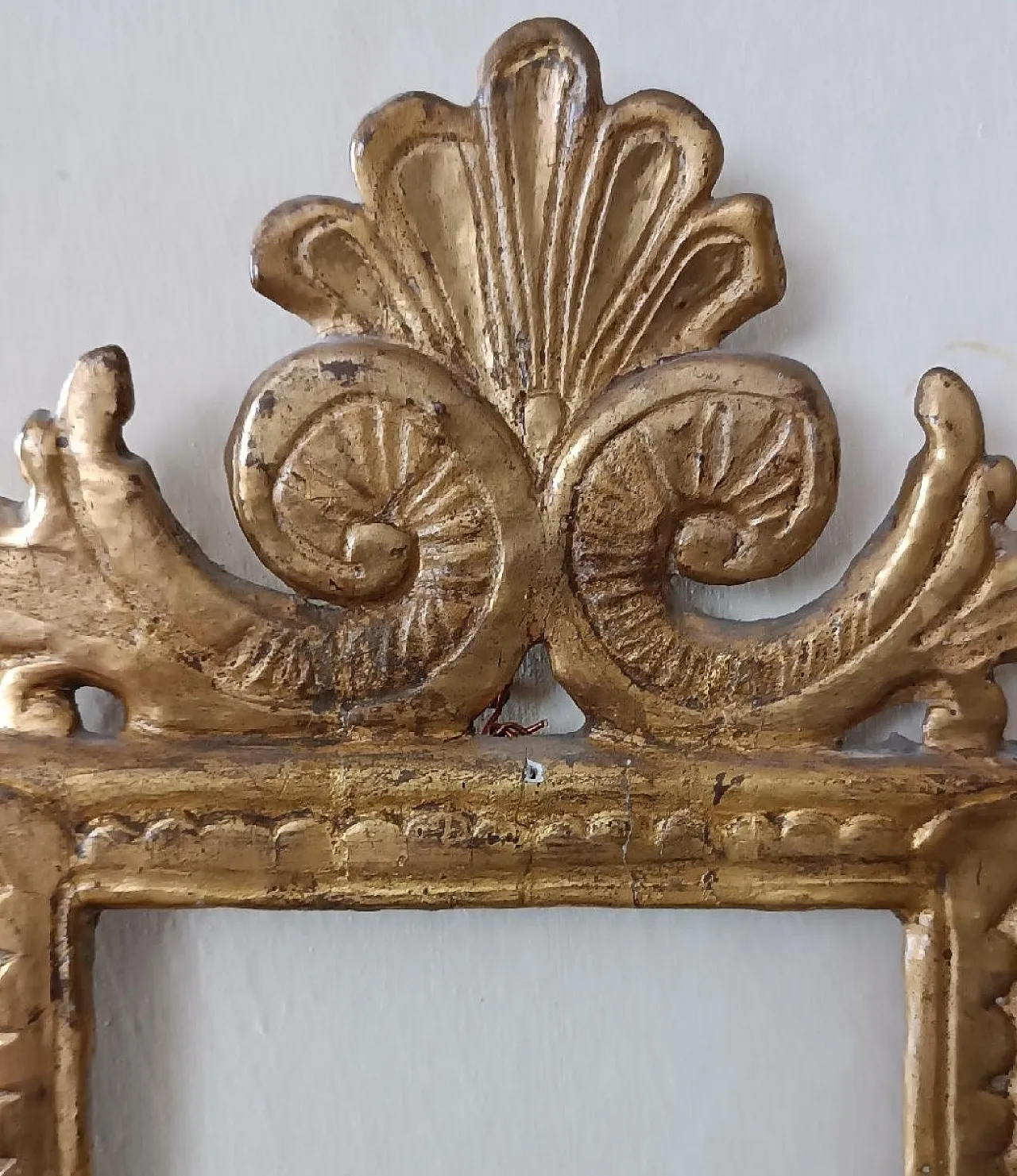 Carved and gilded wooden frame, 18th century 2