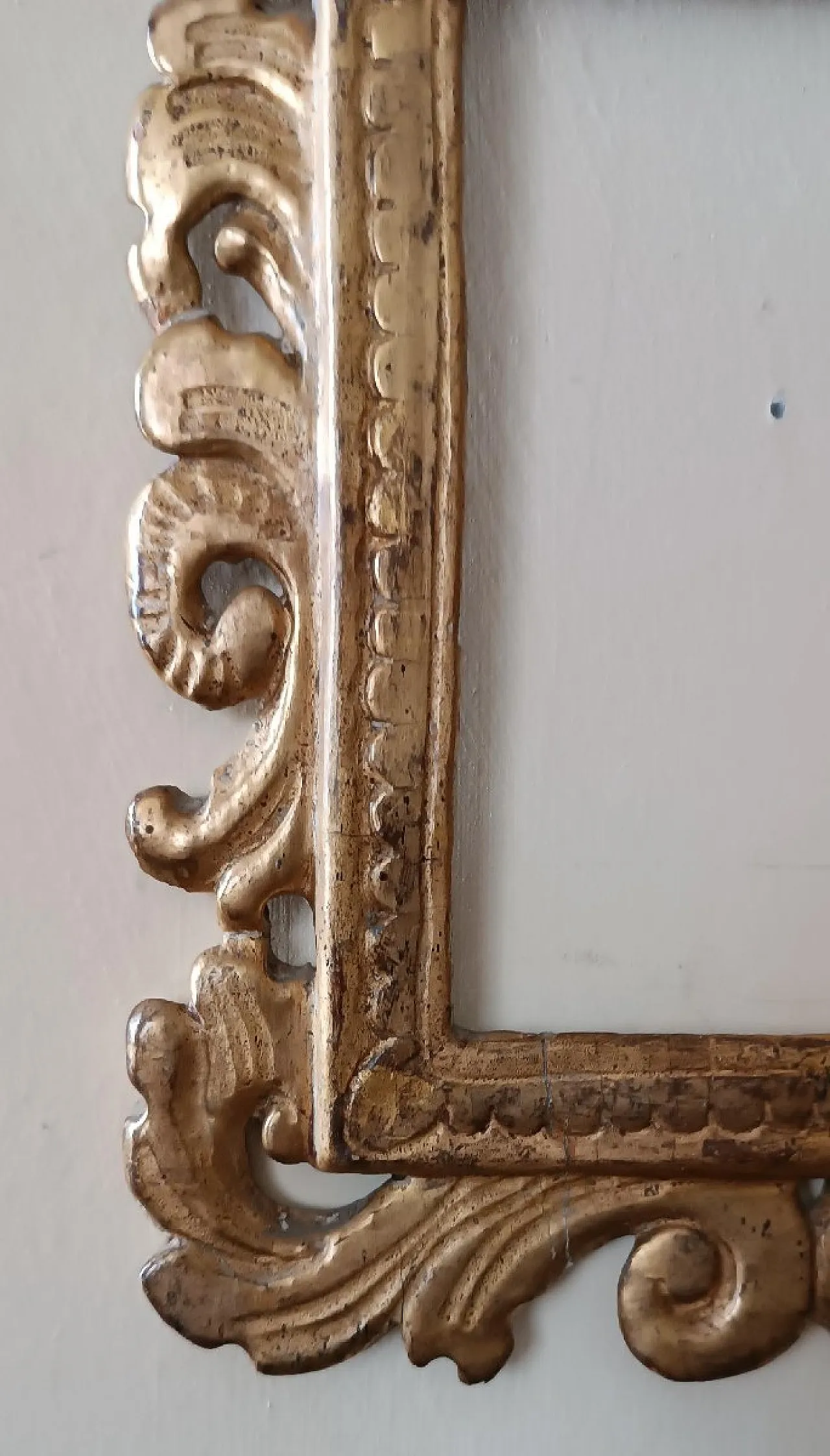 Carved and gilded wooden frame, 18th century 4