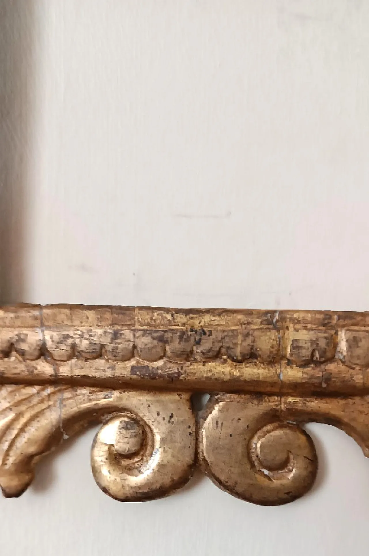 Carved and gilded wooden frame, 18th century 5