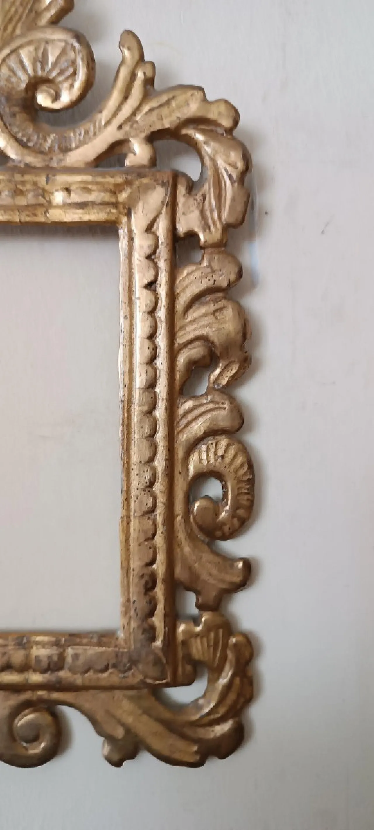 Carved and gilded wooden frame, 18th century 6