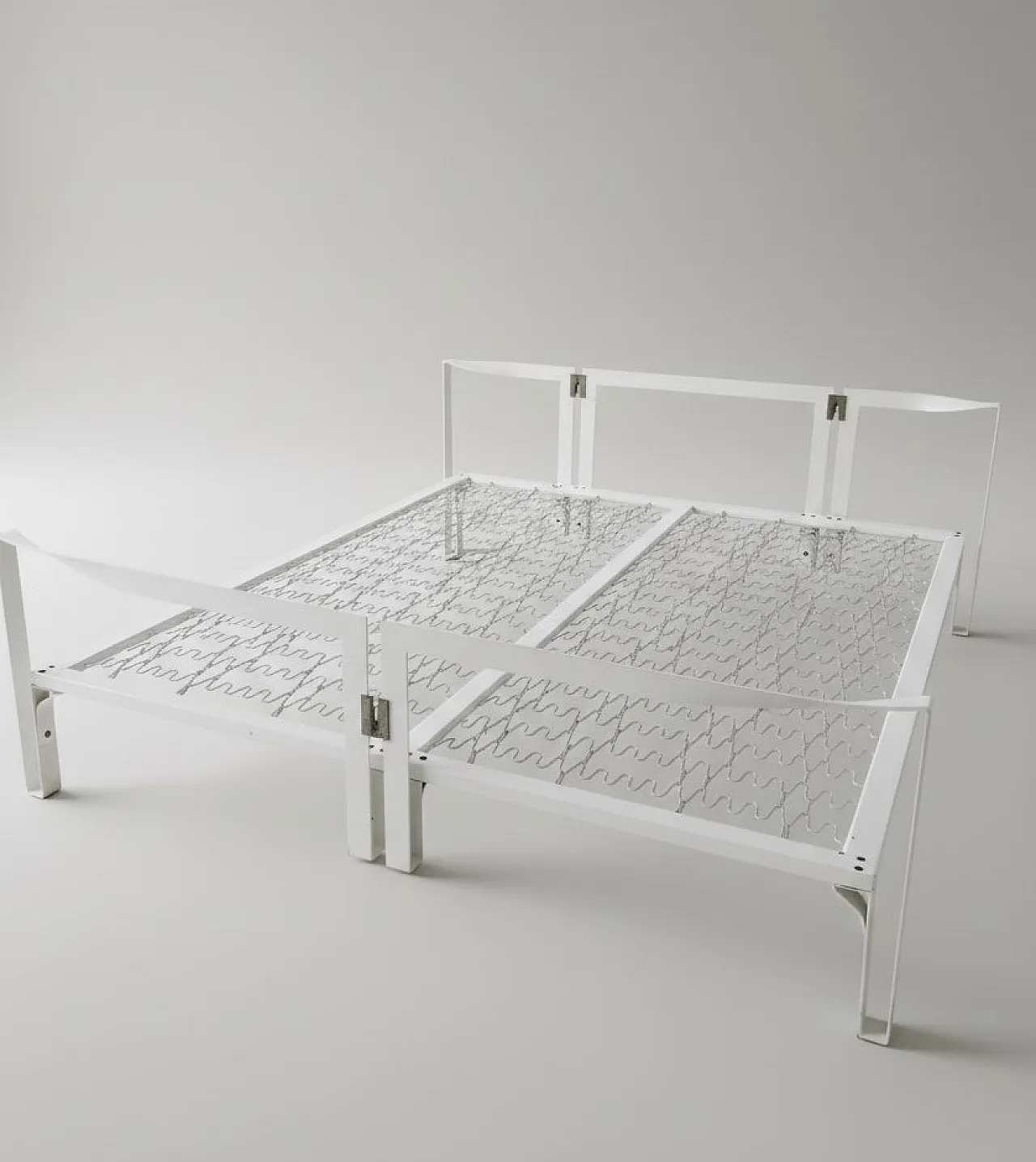 Letto matrimoniale Vanessa in metallo bianco da Tobia Scarpa, anni '70 1