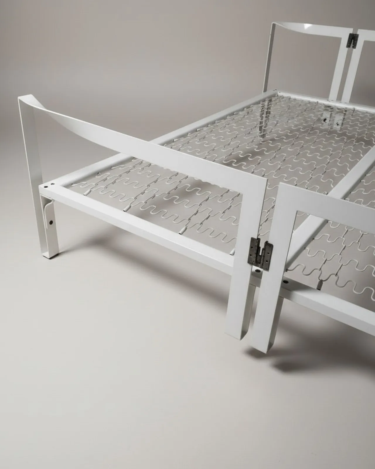 Letto matrimoniale Vanessa in metallo bianco da Tobia Scarpa, anni '70 4