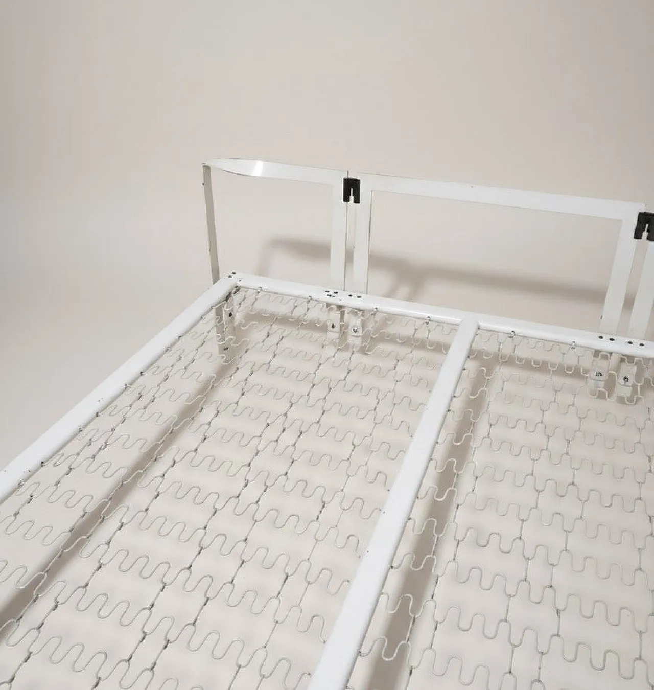 Letto matrimoniale Vanessa in metallo bianco da Tobia Scarpa, anni '70 5