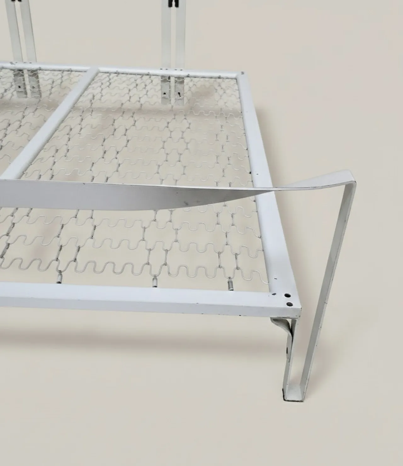 Letto matrimoniale Vanessa in metallo bianco da Tobia Scarpa, anni '70 6