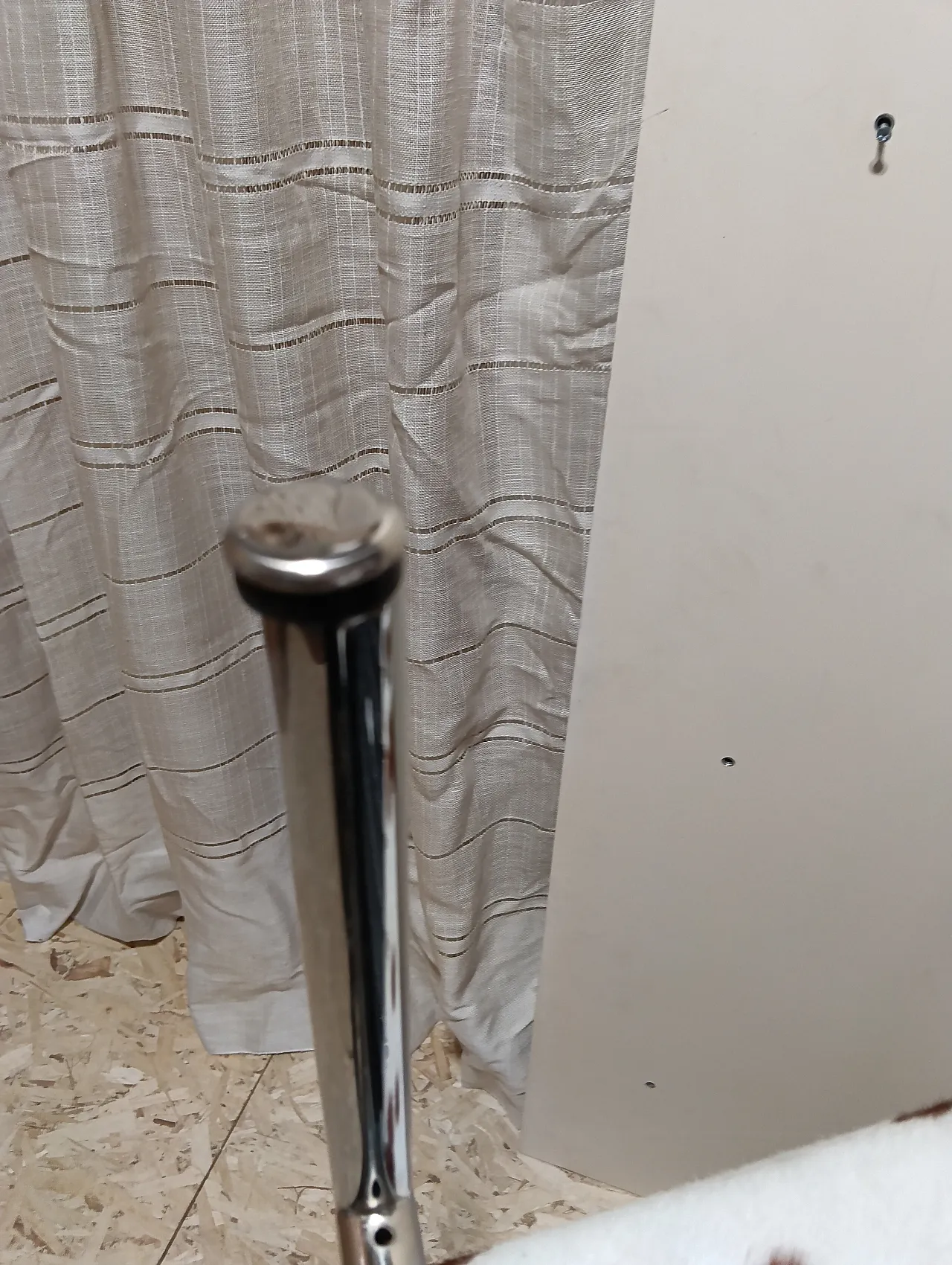 Coppia di LC1 di Alivar pelo maculato bianco e marrone, anni 2000 116
