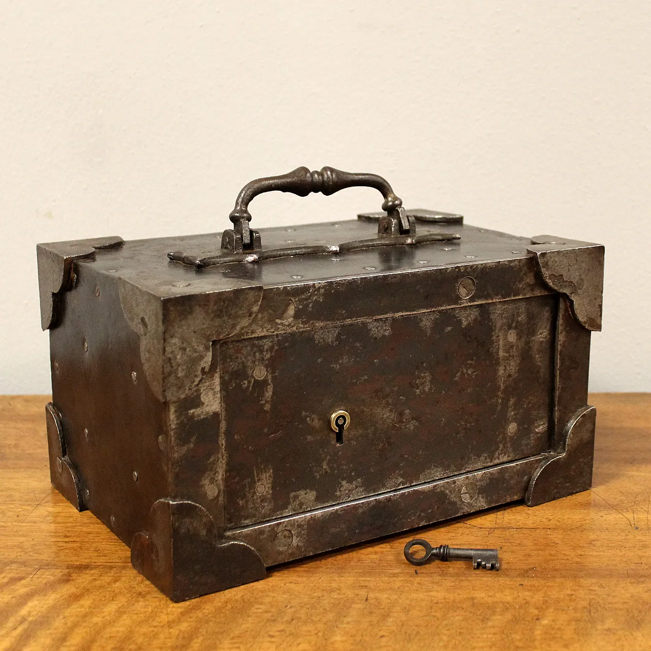 Travel chest safe, 19th century 2