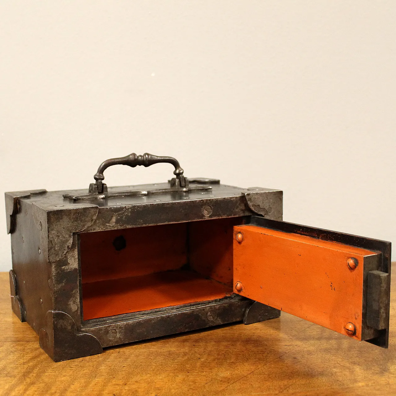 Travel chest safe, 19th century 7