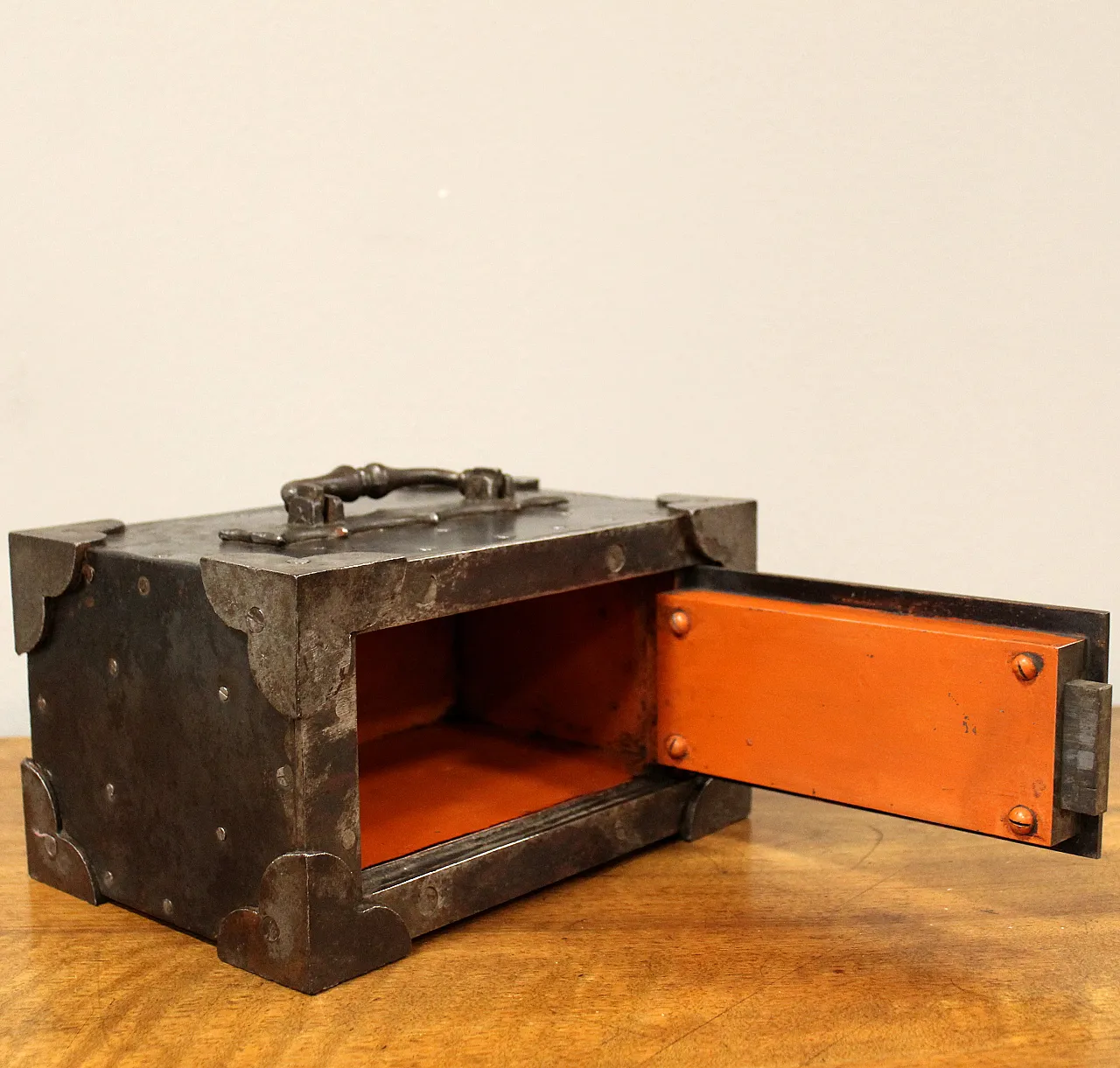 Travel chest safe, 19th century 8