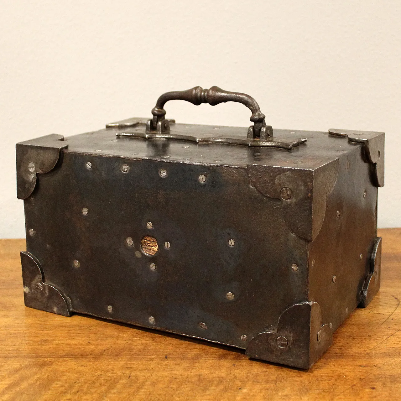 Travel chest safe, 19th century 12