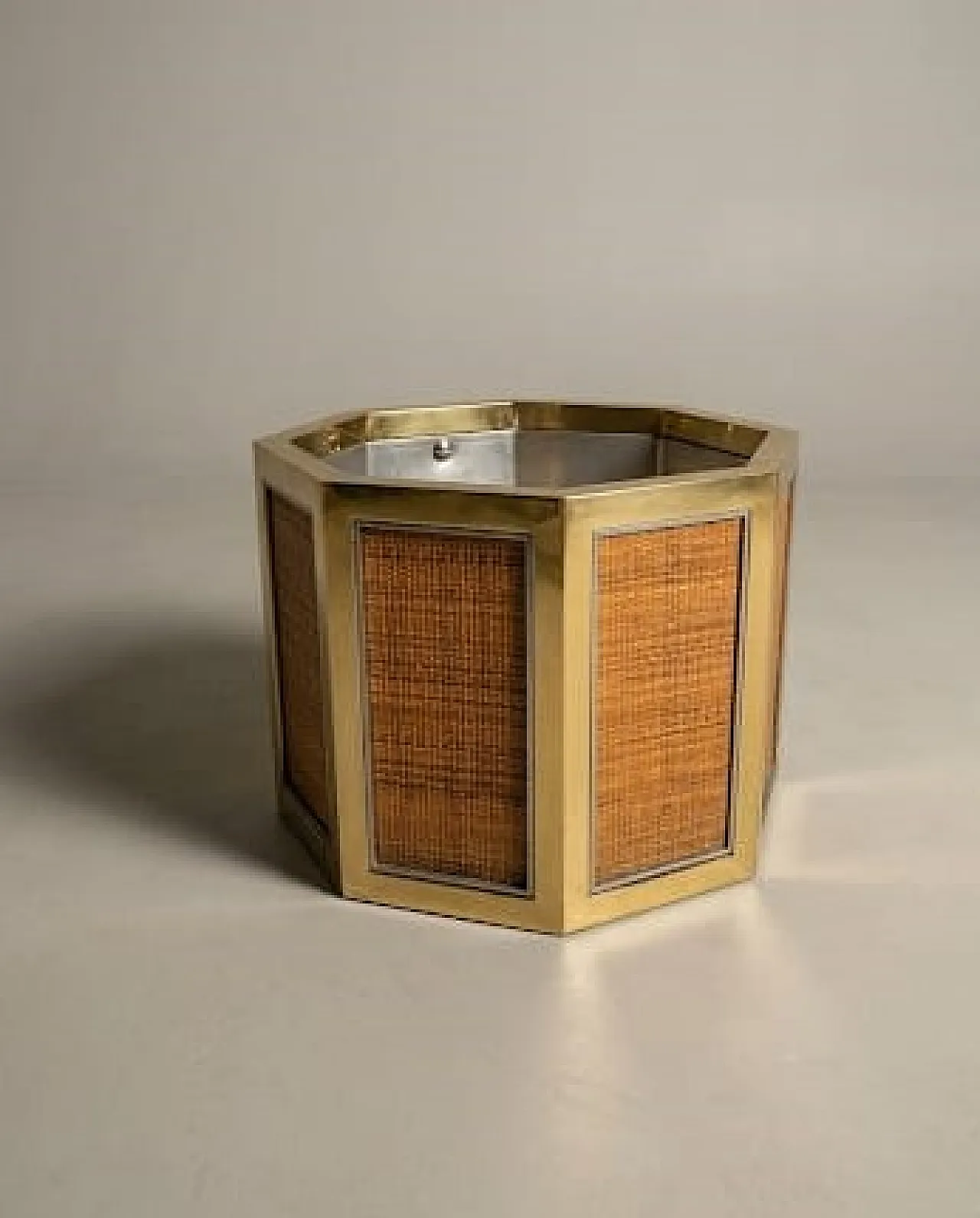 Vase planter by Romeo Rega for Mario Sabot brass and wicker, 70s 1