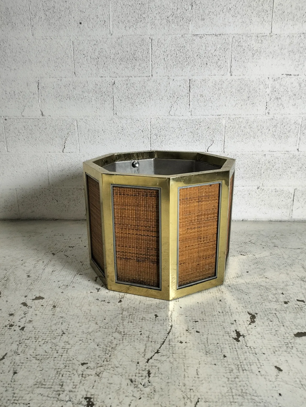 Vase planter by Romeo Rega for Mario Sabot brass and wicker, 70s 2