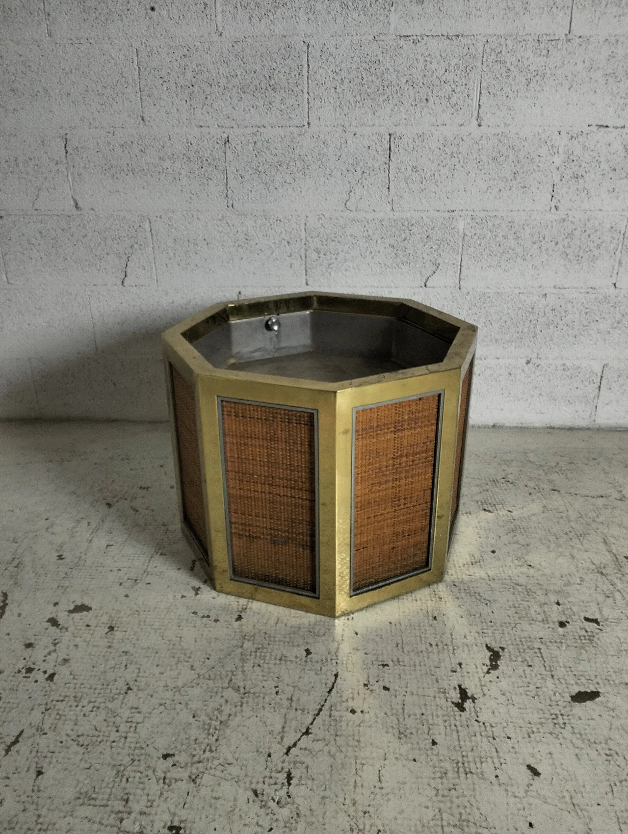 Vase planter by Romeo Rega for Mario Sabot brass and wicker, 70s 3