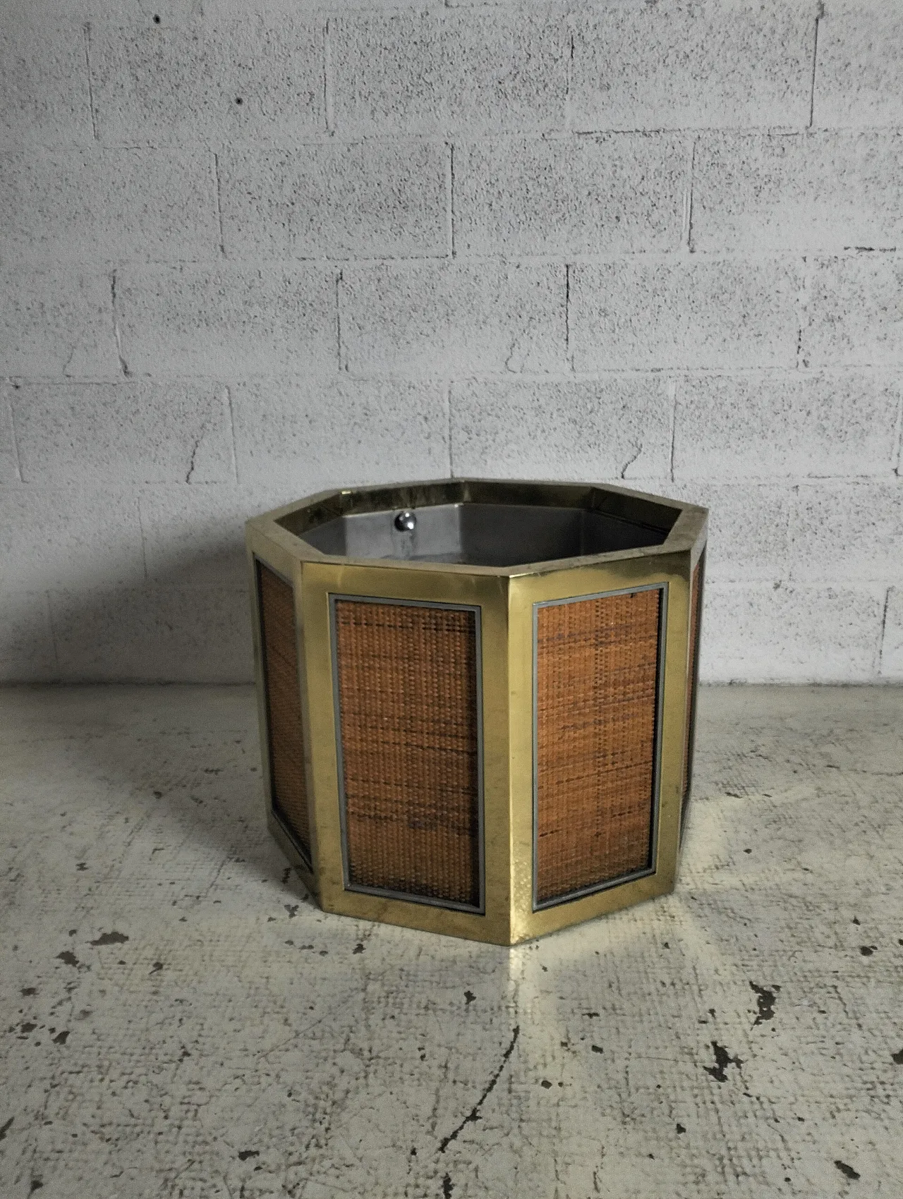 Vase planter by Romeo Rega for Mario Sabot brass and wicker, 70s 4