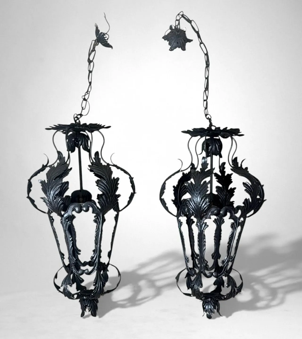 Pair of wrought iron lanterns, 20th century 3