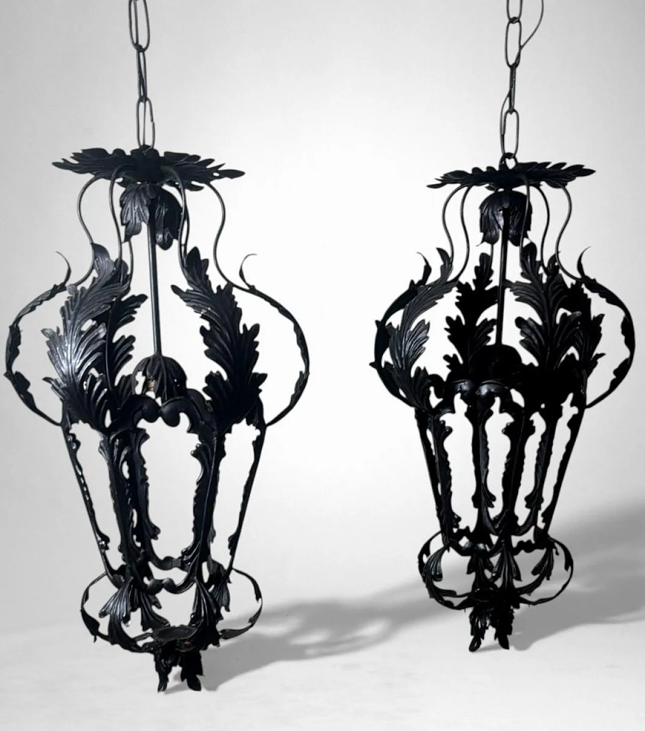 Pair of wrought iron lanterns, 20th century 4