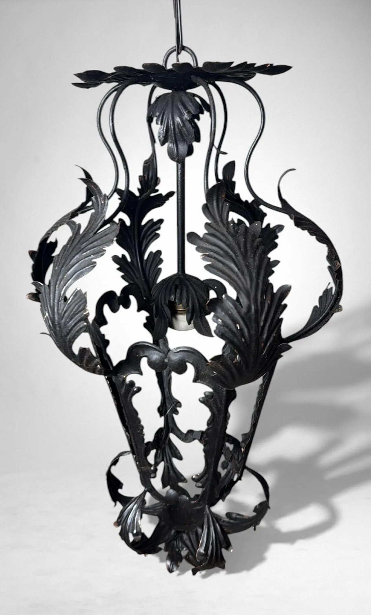 Pair of wrought iron lanterns, 20th century 10